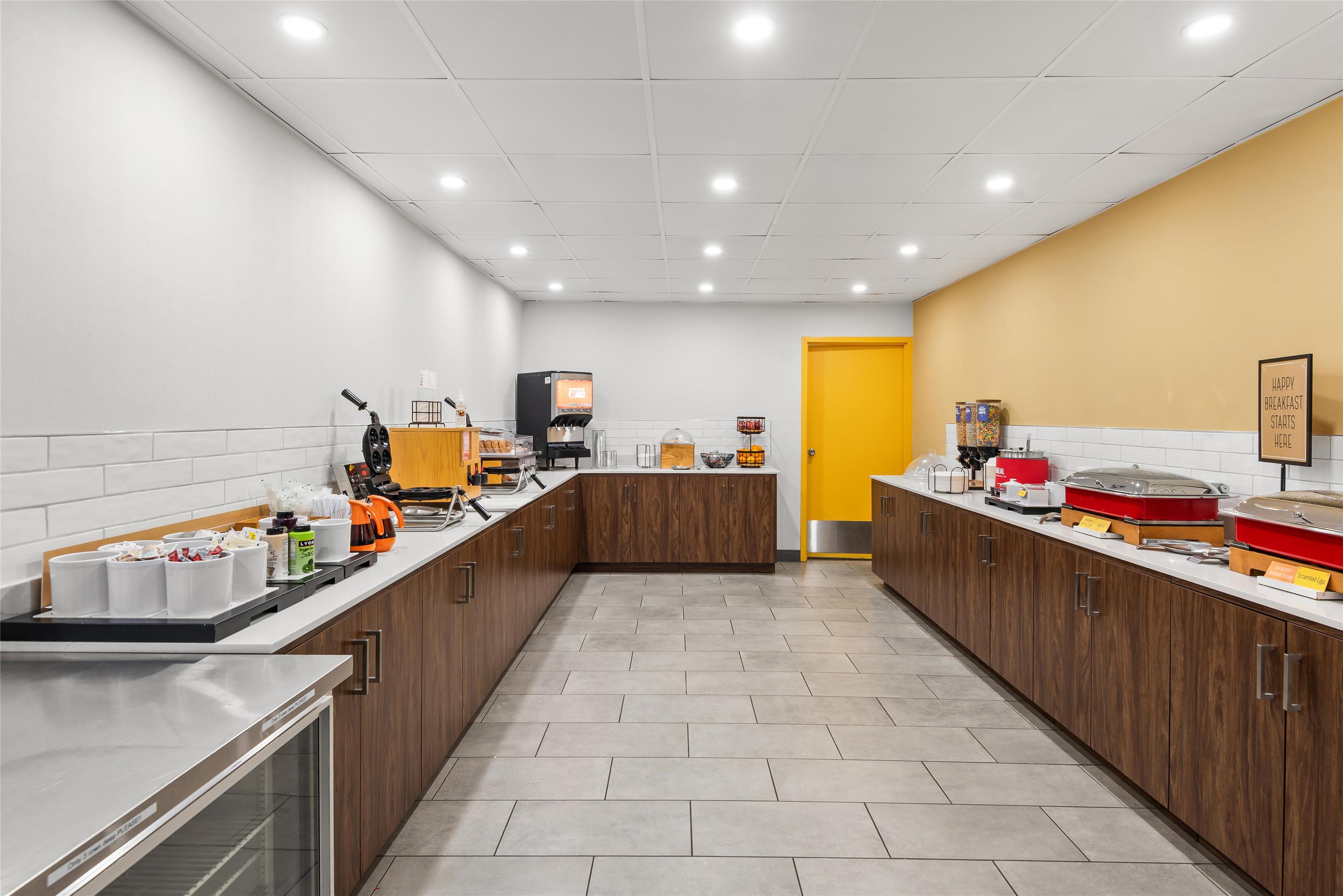 Breakfast Area | Hampton Inn Indianapolis-N.E./Castleton