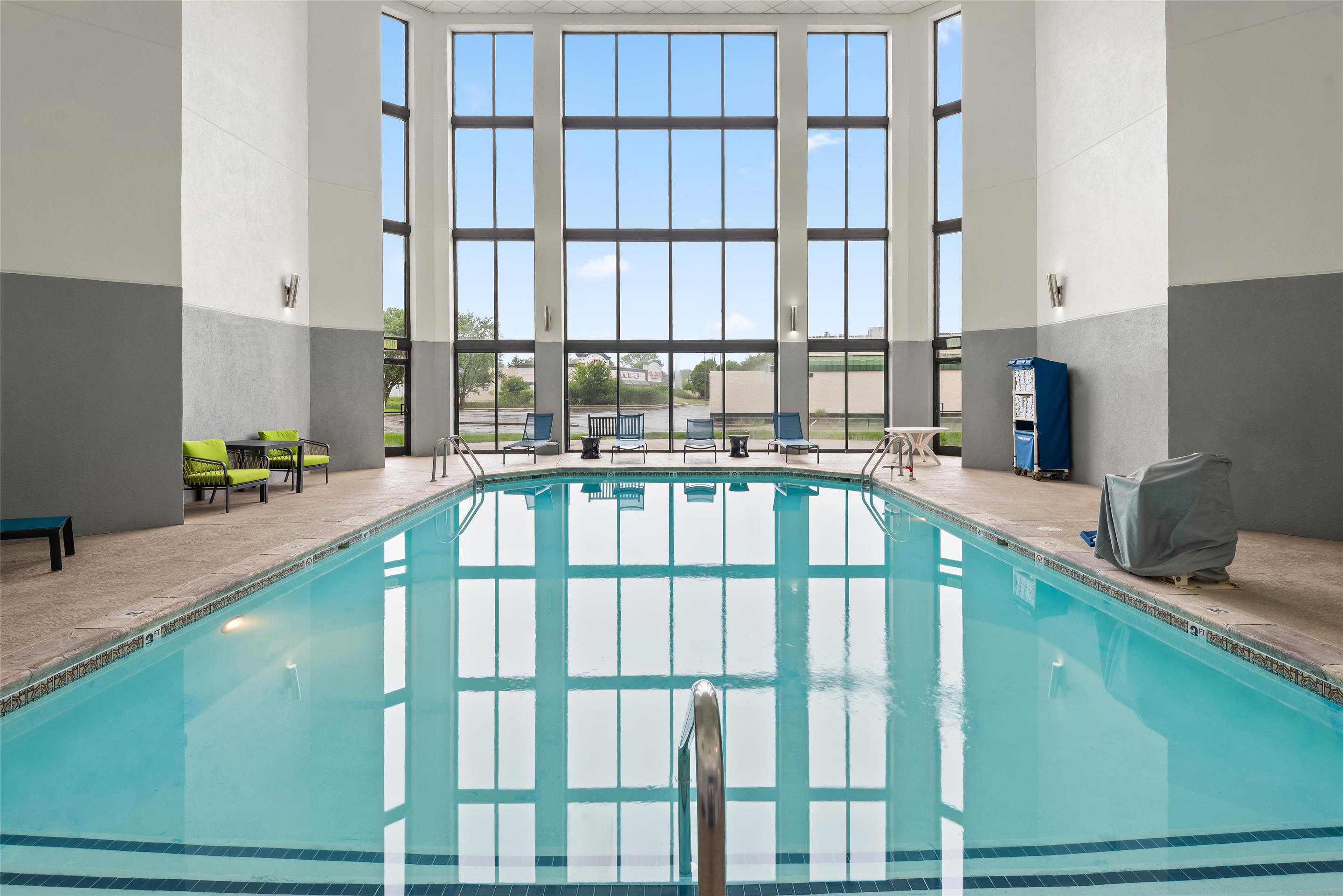 Pool | Hampton Inn Indianapolis-N.E./Castleton