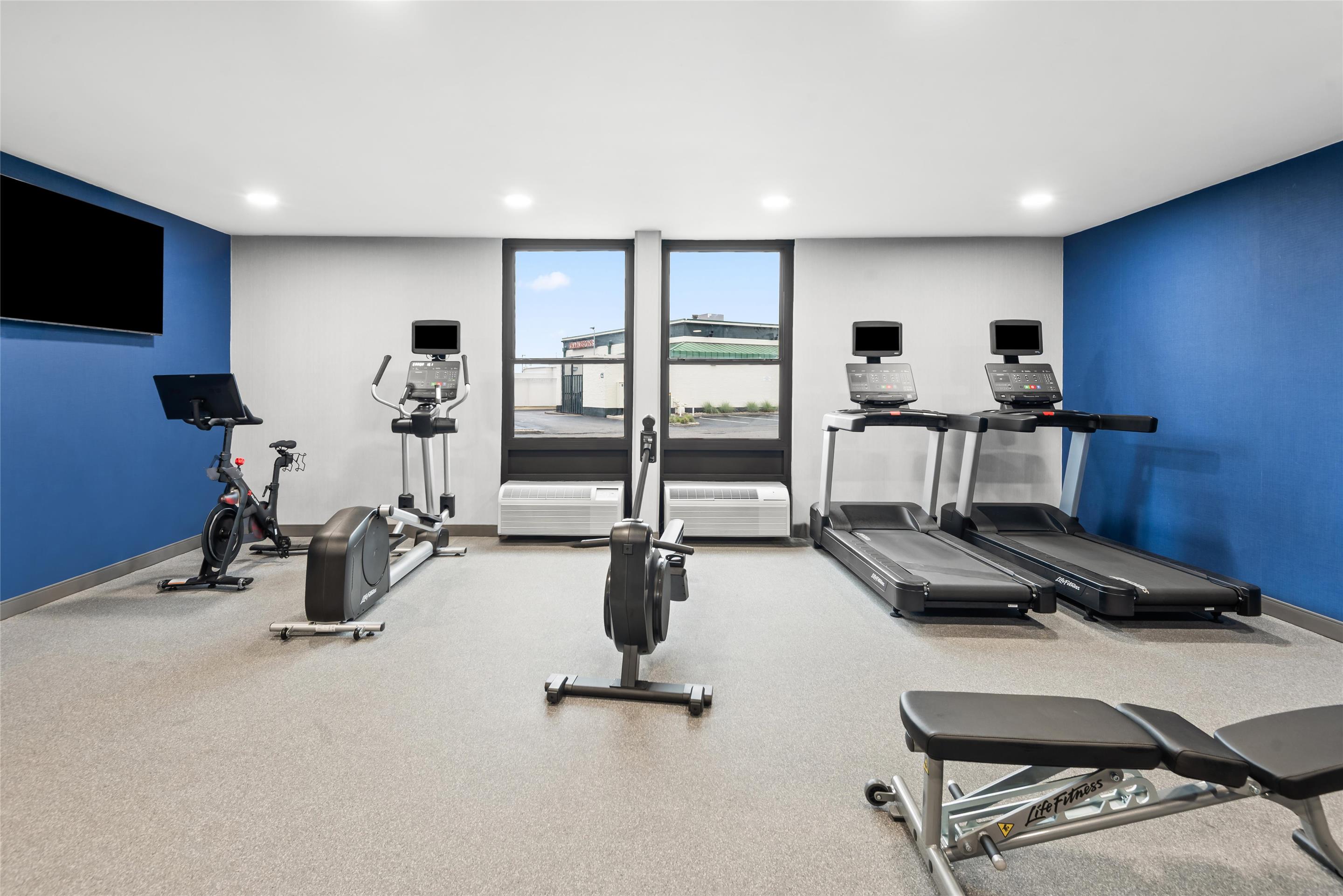Health club fitness center gym | Hampton Inn Indianapolis-N.E./Castleton