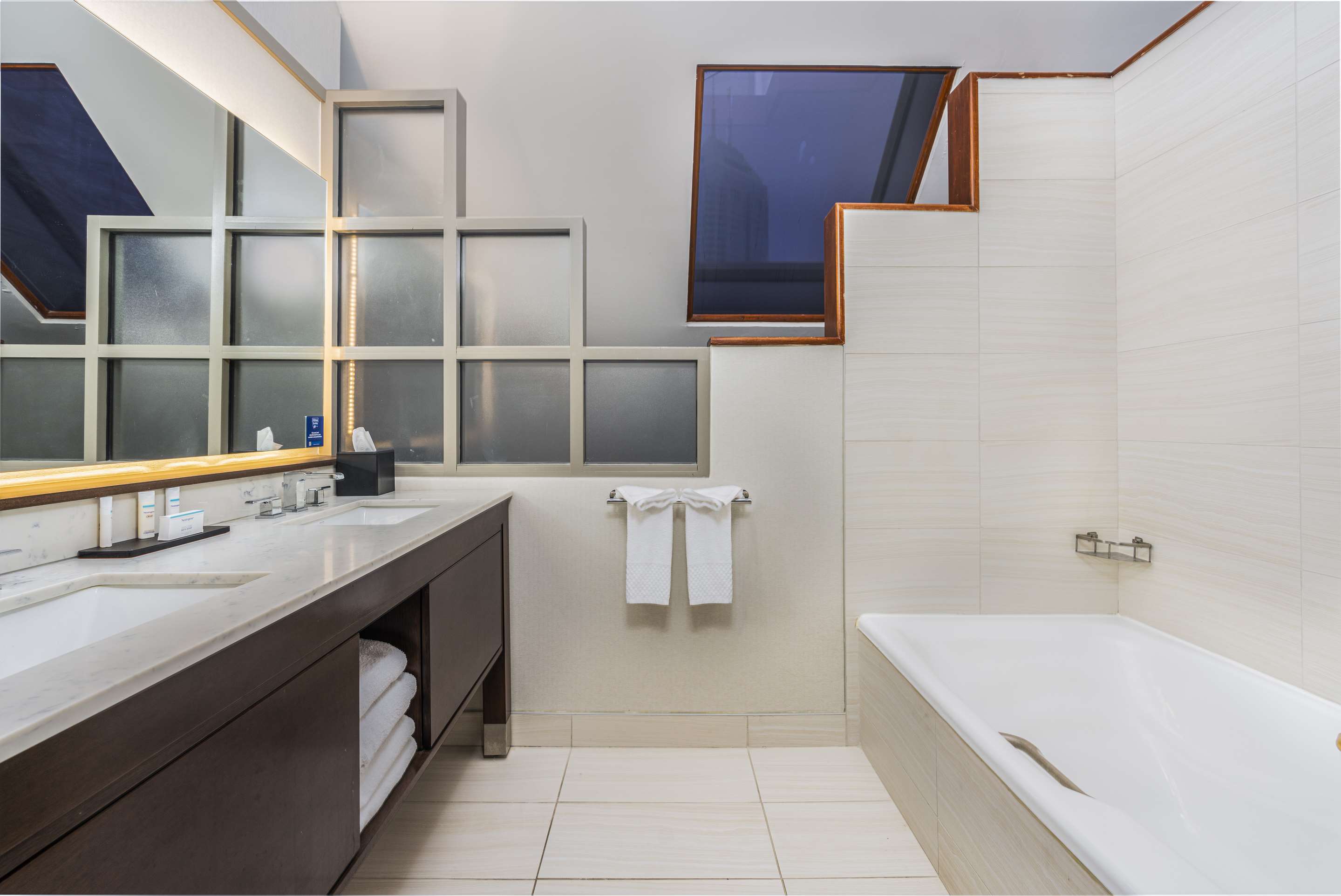 Guest room bath