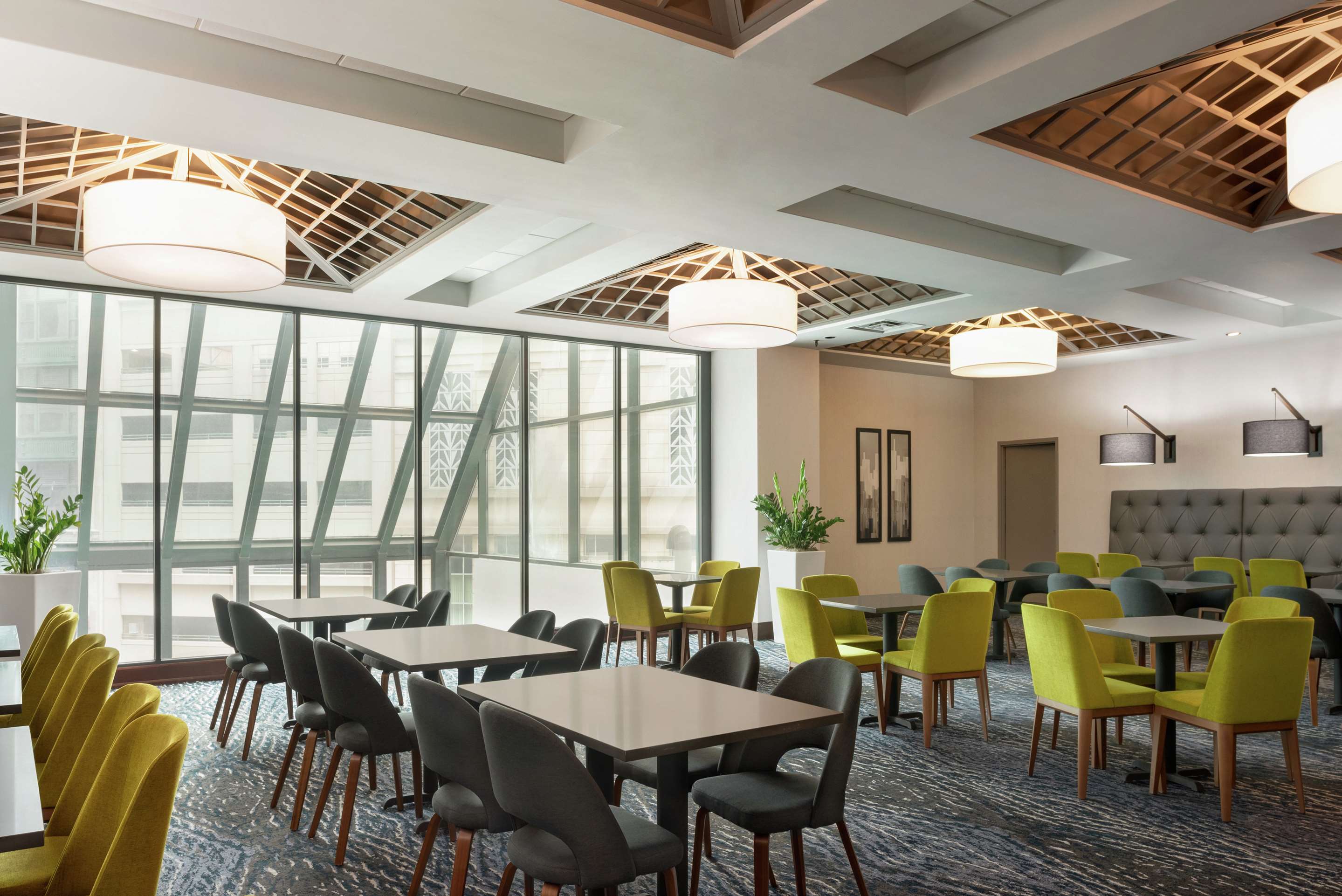 Lobby | Embassy Suites by Hilton Indianapolis Downtown