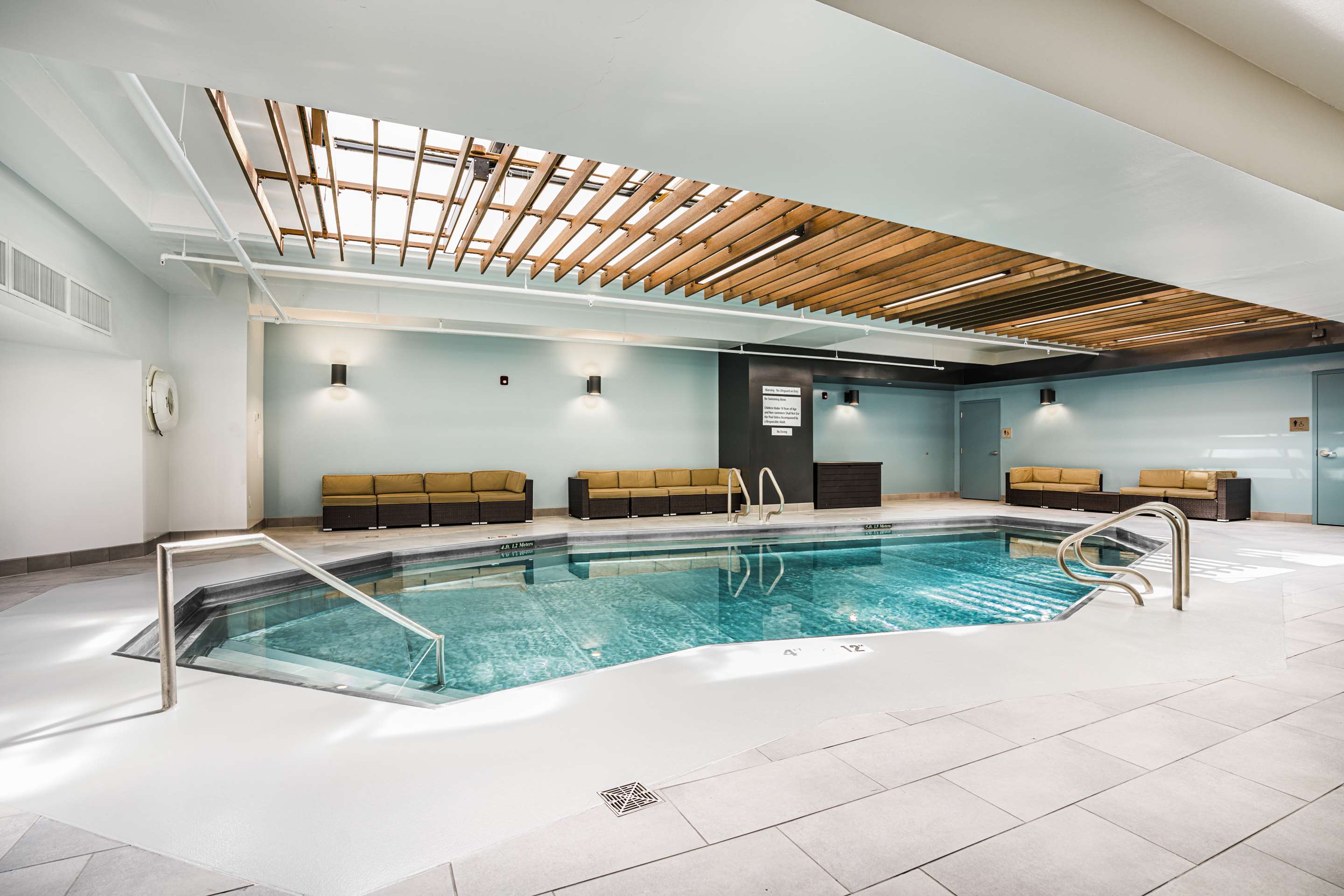 Pool | Embassy Suites by Hilton Indianapolis Downtown