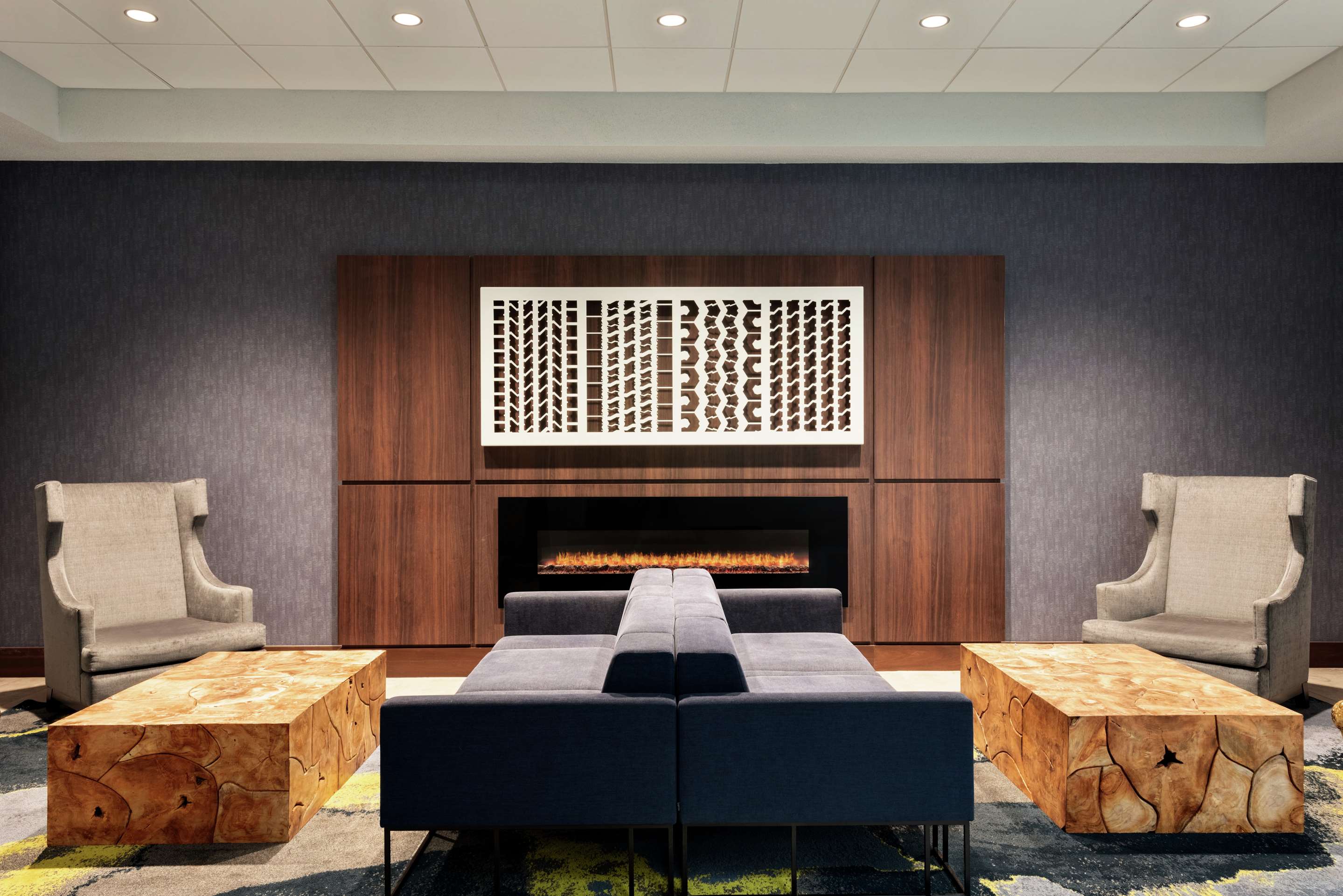 Lobby | Embassy Suites by Hilton Indianapolis Downtown