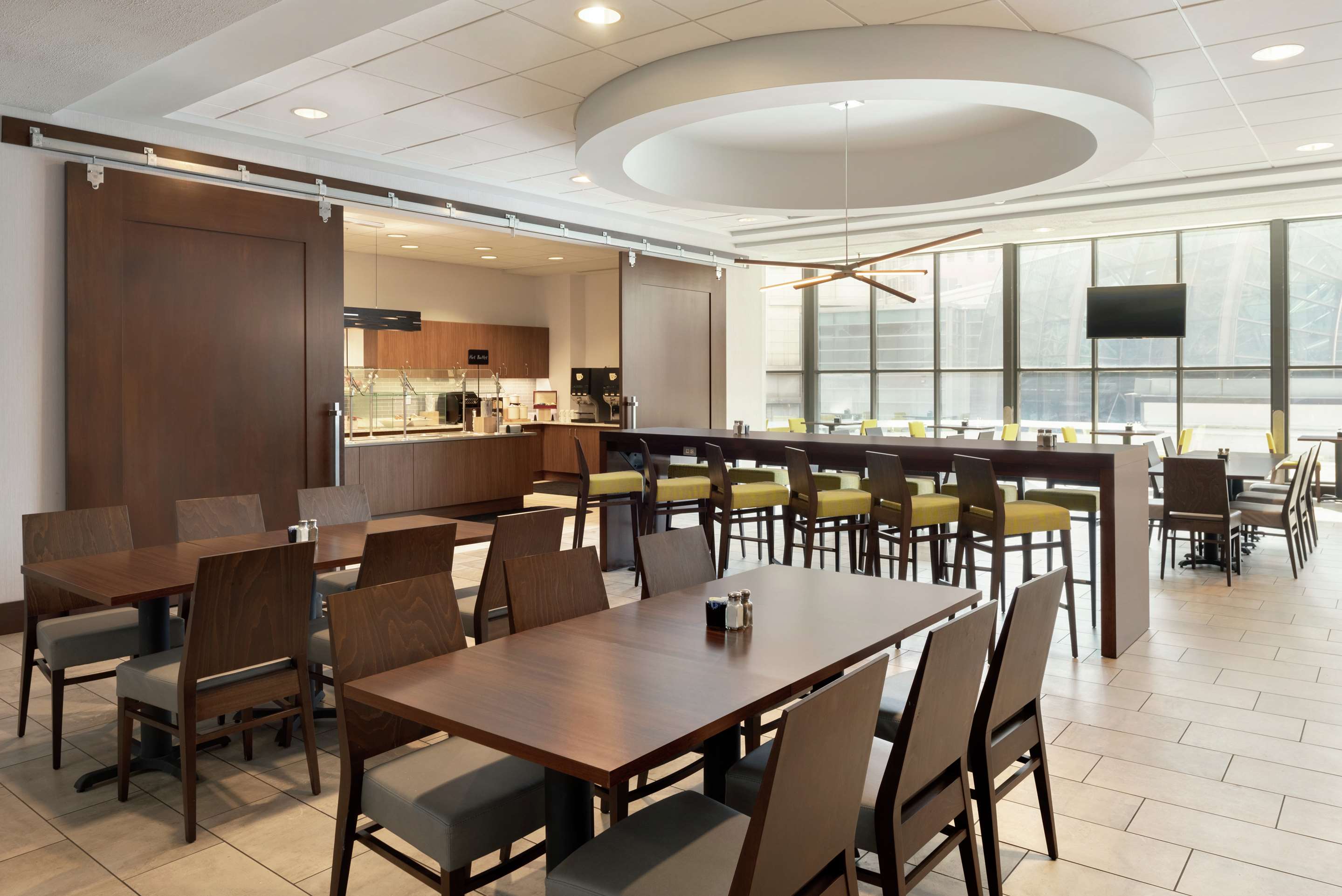 Restaurant | Embassy Suites by Hilton Indianapolis Downtown