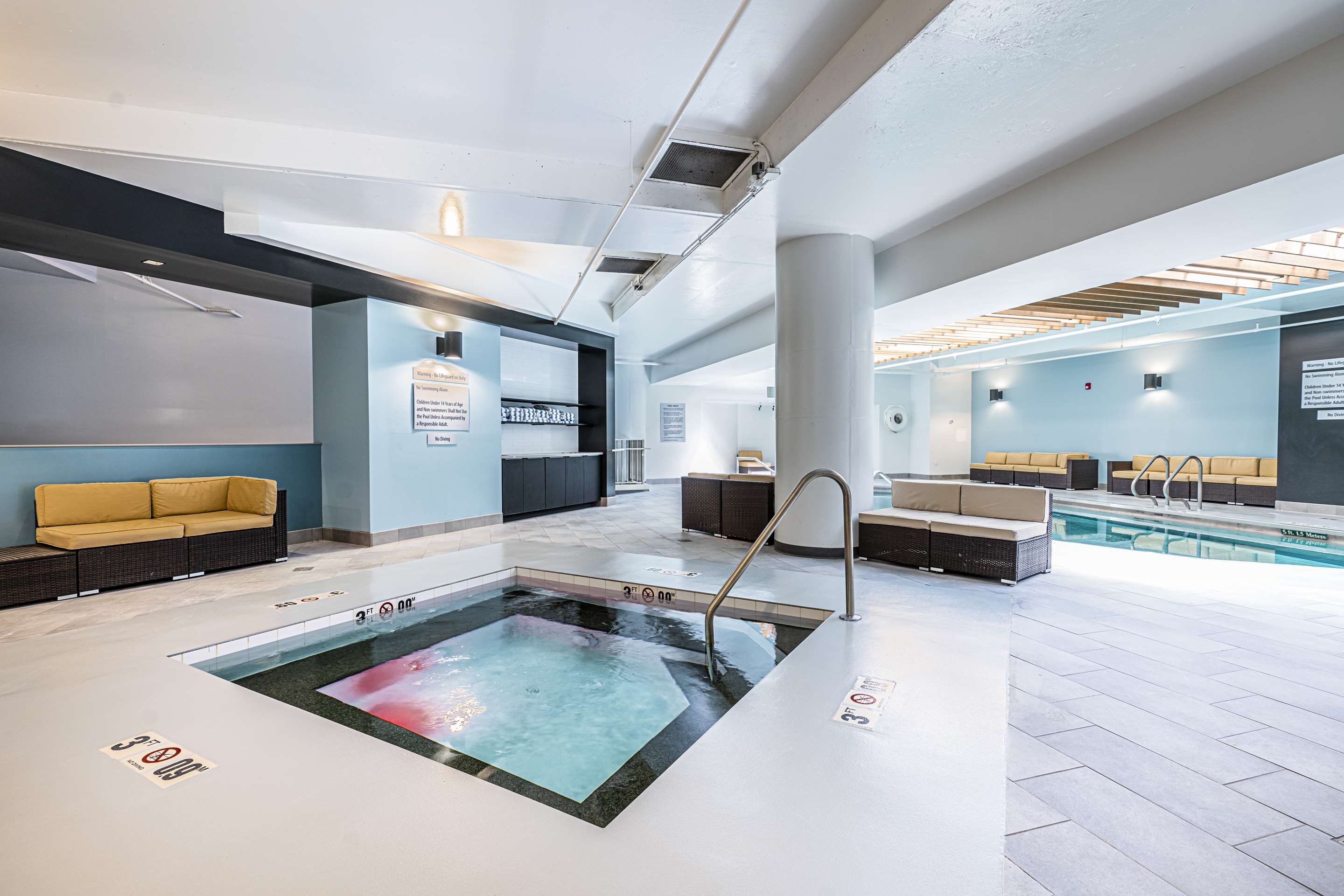 Pool | Embassy Suites by Hilton Indianapolis Downtown