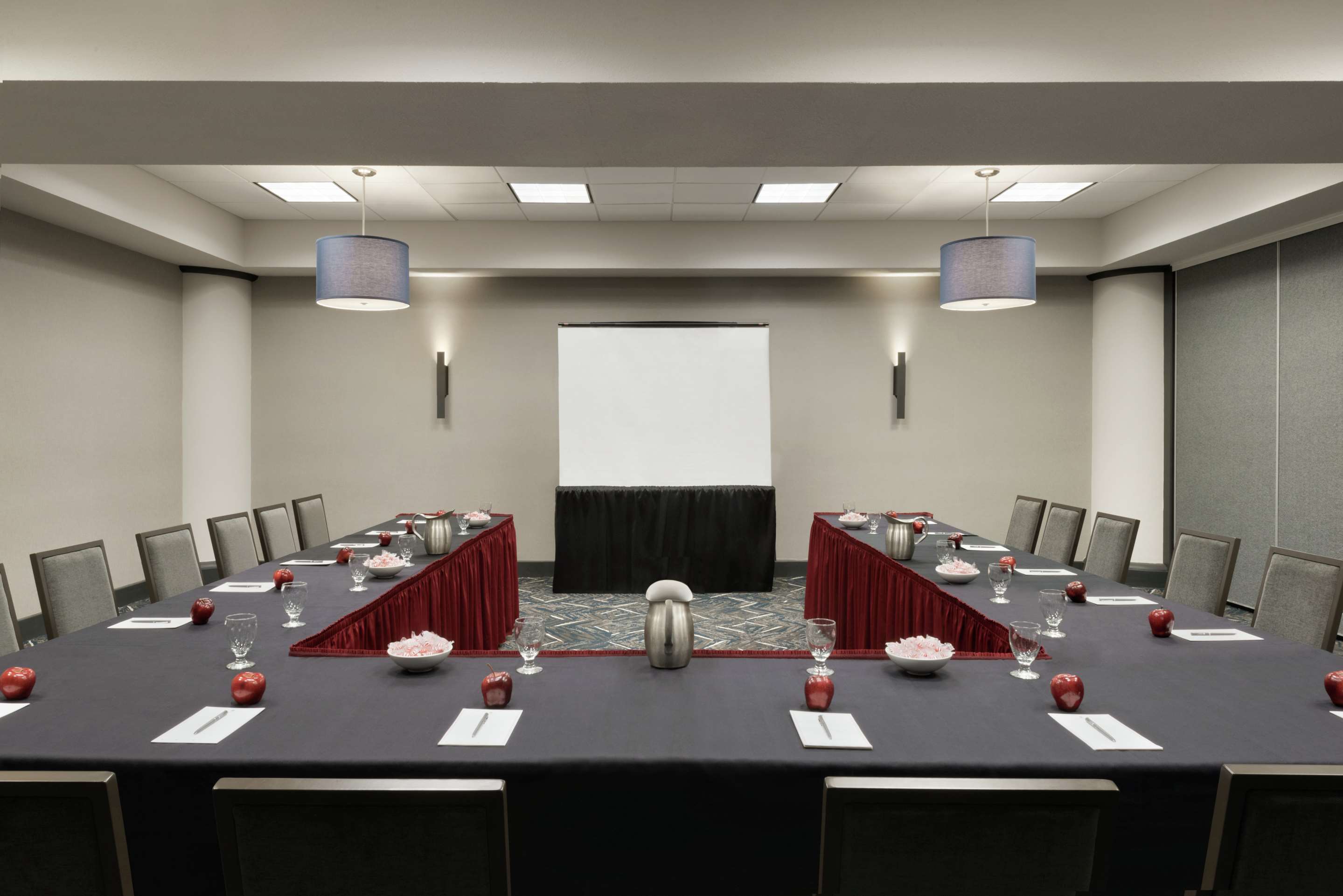 Meeting Room | Embassy Suites by Hilton Indianapolis Downtown
