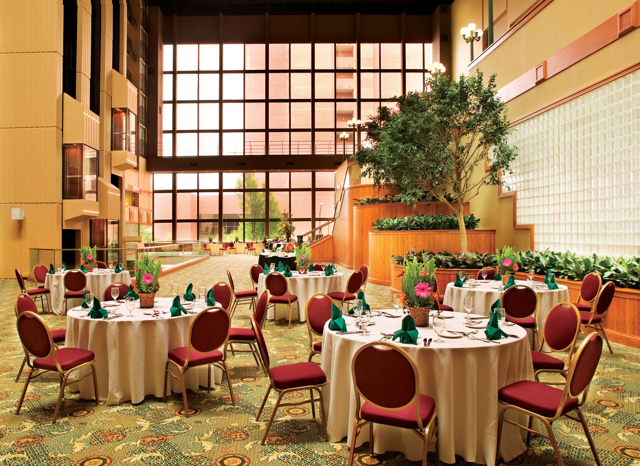 Lobby | Embassy Suites Hotel Winston-Salem