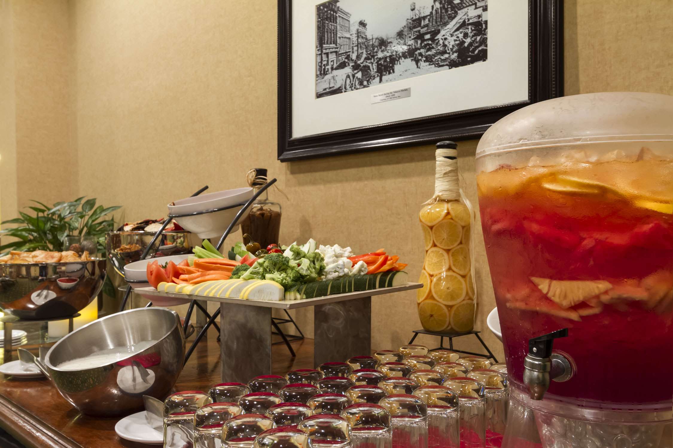 Restaurant | Embassy Suites Hotel Winston-Salem