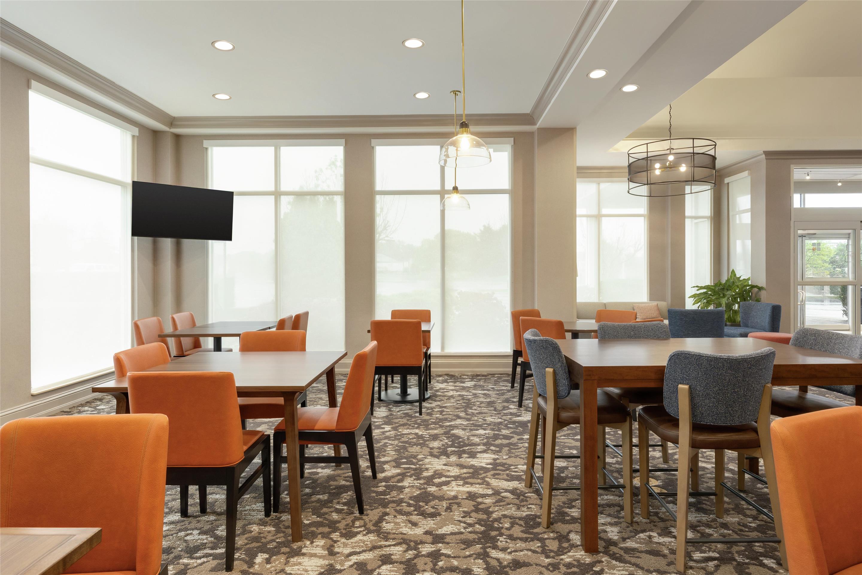 Restaurant | Hilton Garden Inn Riverhead