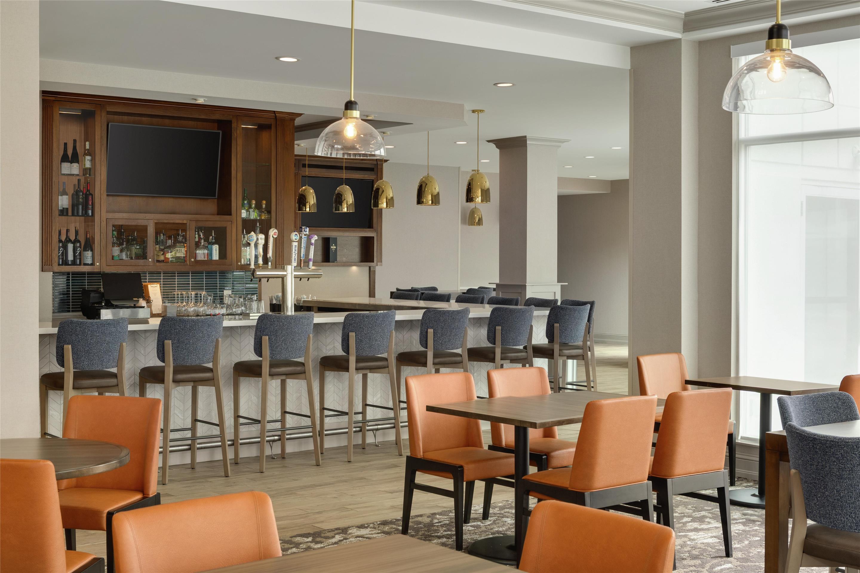Restaurant | Hilton Garden Inn Riverhead