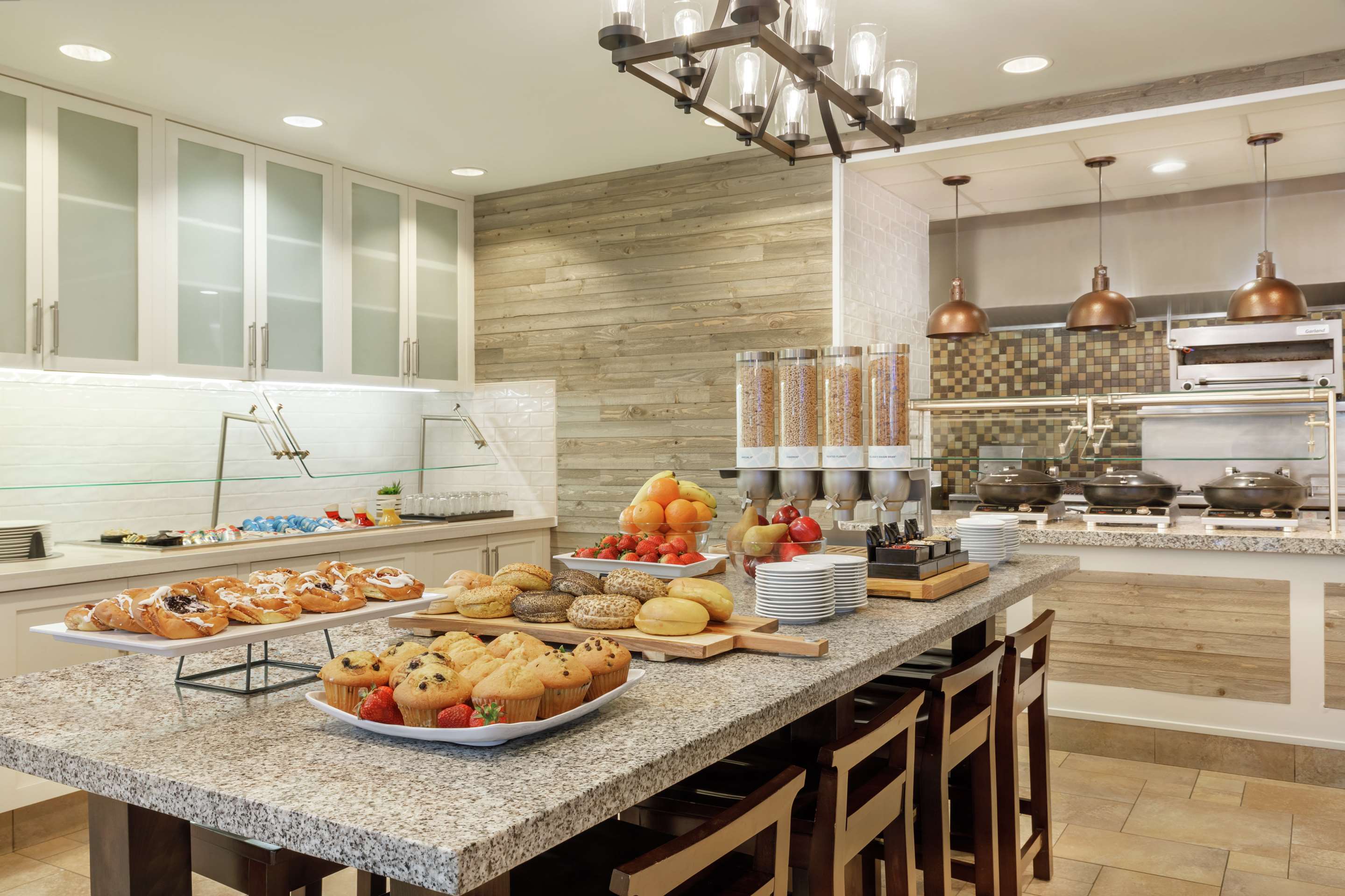 Breakfast Area | Hilton Garden Inn Stony Brook