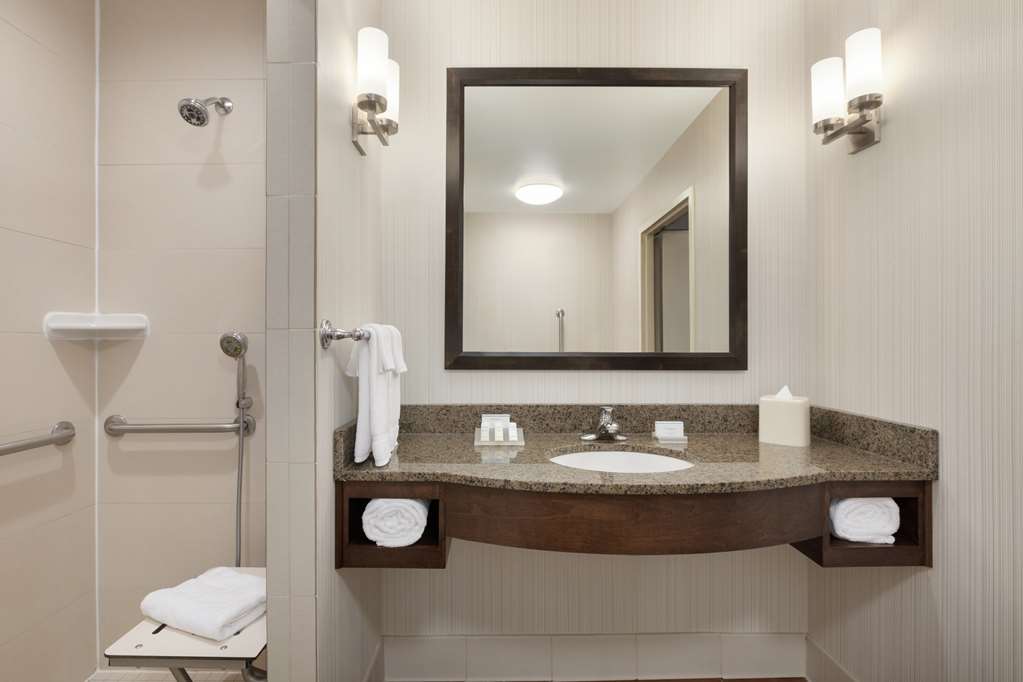 Hilton Garden Inn Stony Brook Room Type - 1KNG MOB HEARNG ACC RI-SHW