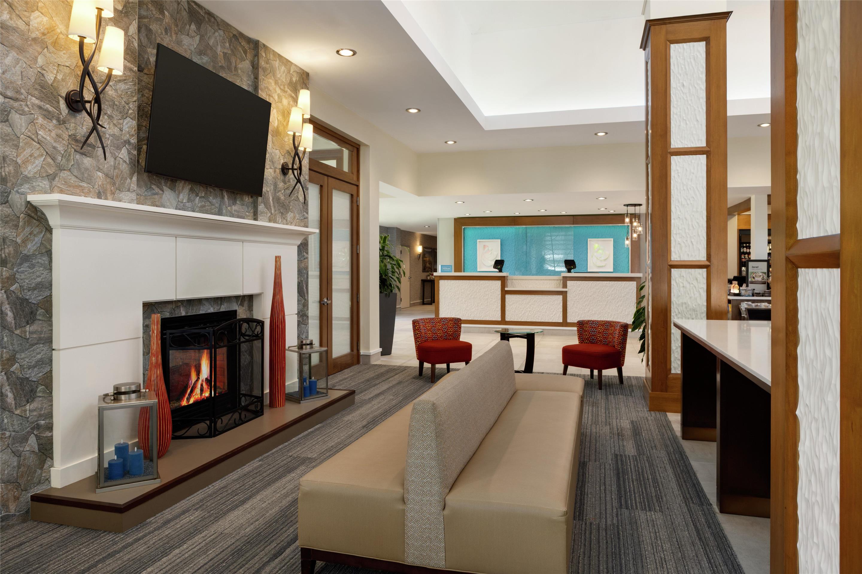 Lobby | Hilton Garden Inn Stony Brook