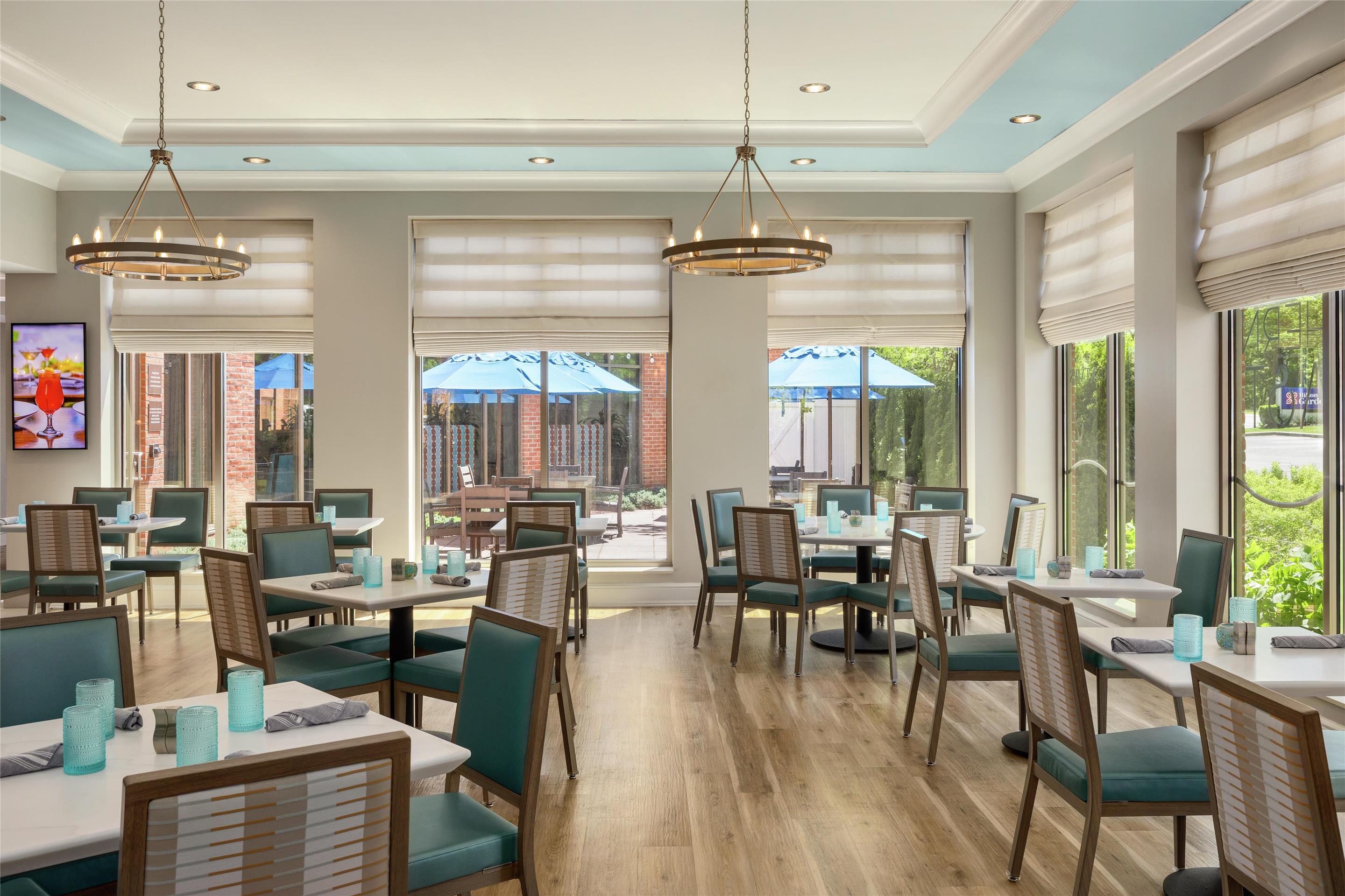 Breakfast Area | Hilton Garden Inn Stony Brook