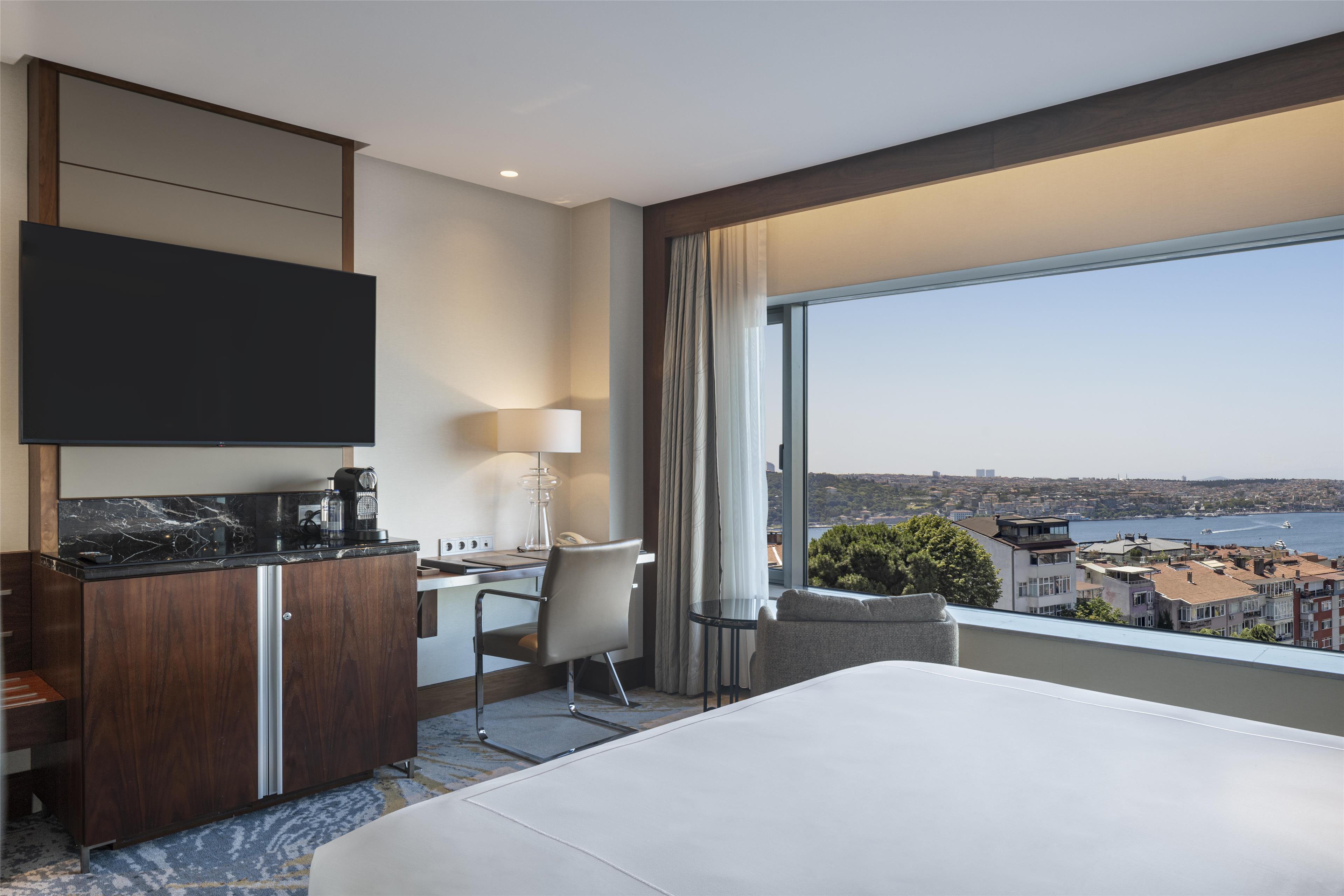 Conrad Istanbul Bosphorus Room Type - KING DELUXE BOSPHORUS VIEW