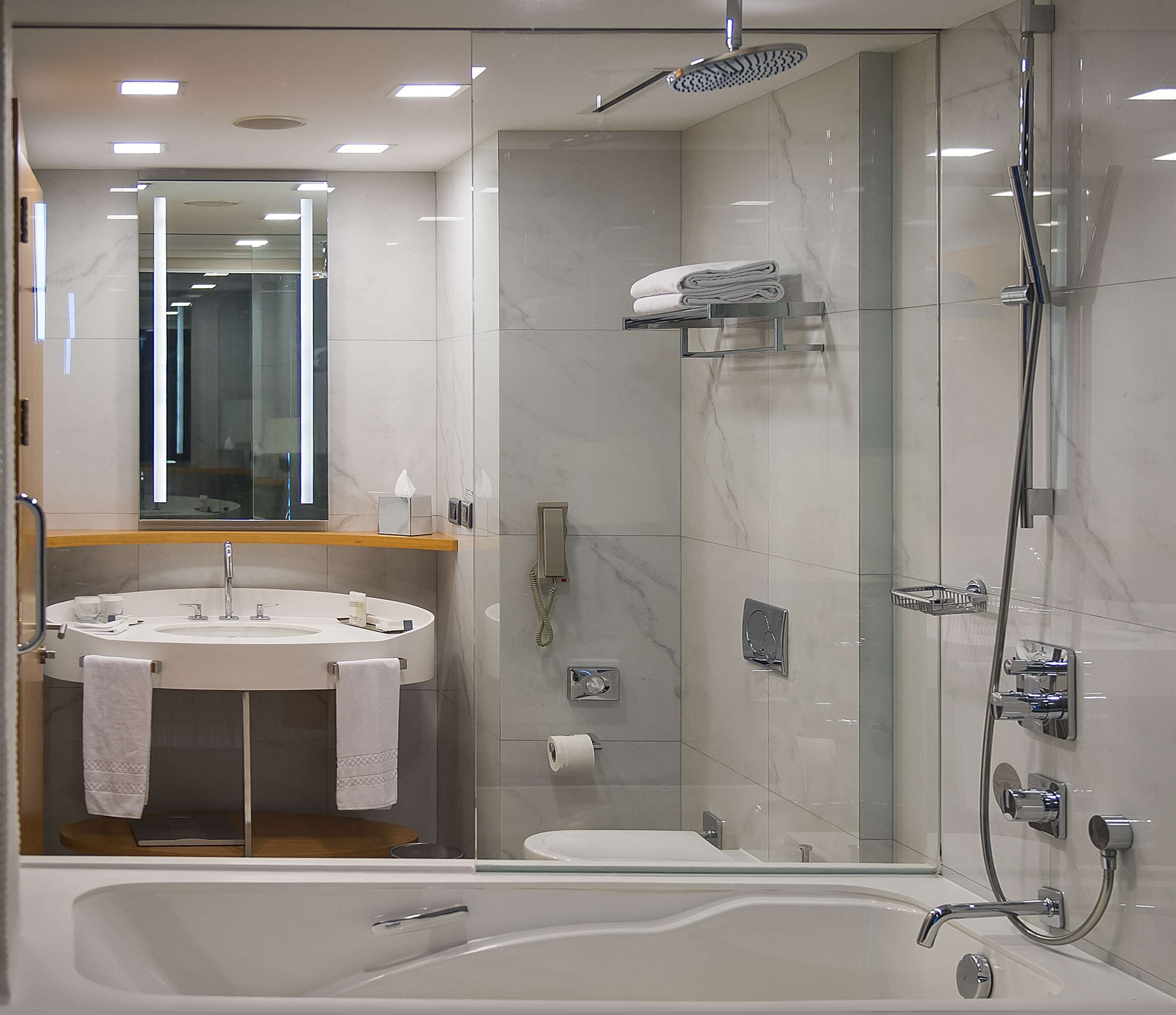 DoubleTree by Hilton Istanbul - Moda Room Type - KING DLX HISTORIC SEA VIEW