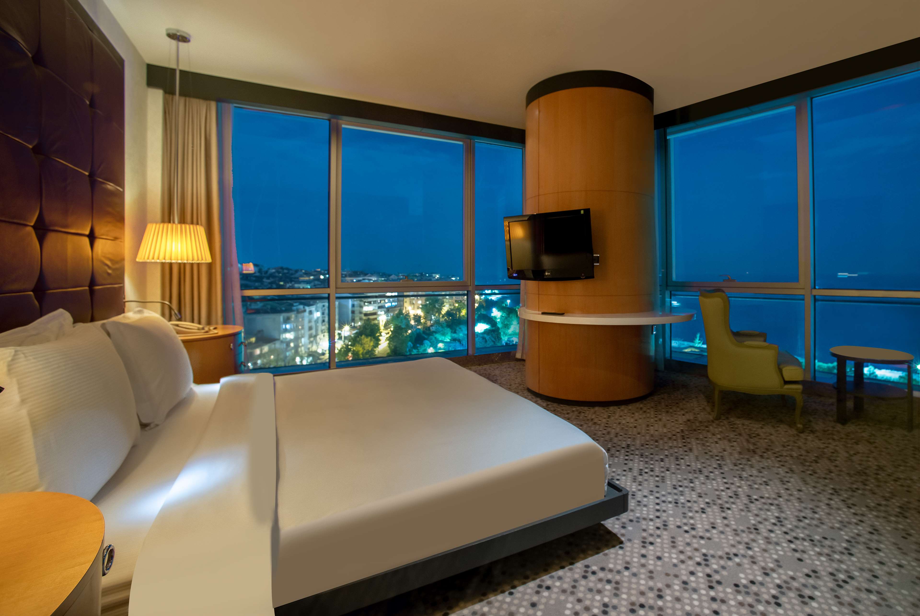 DoubleTree by Hilton Istanbul - Moda Room Type - KING STE WITH LIVING ROOM
