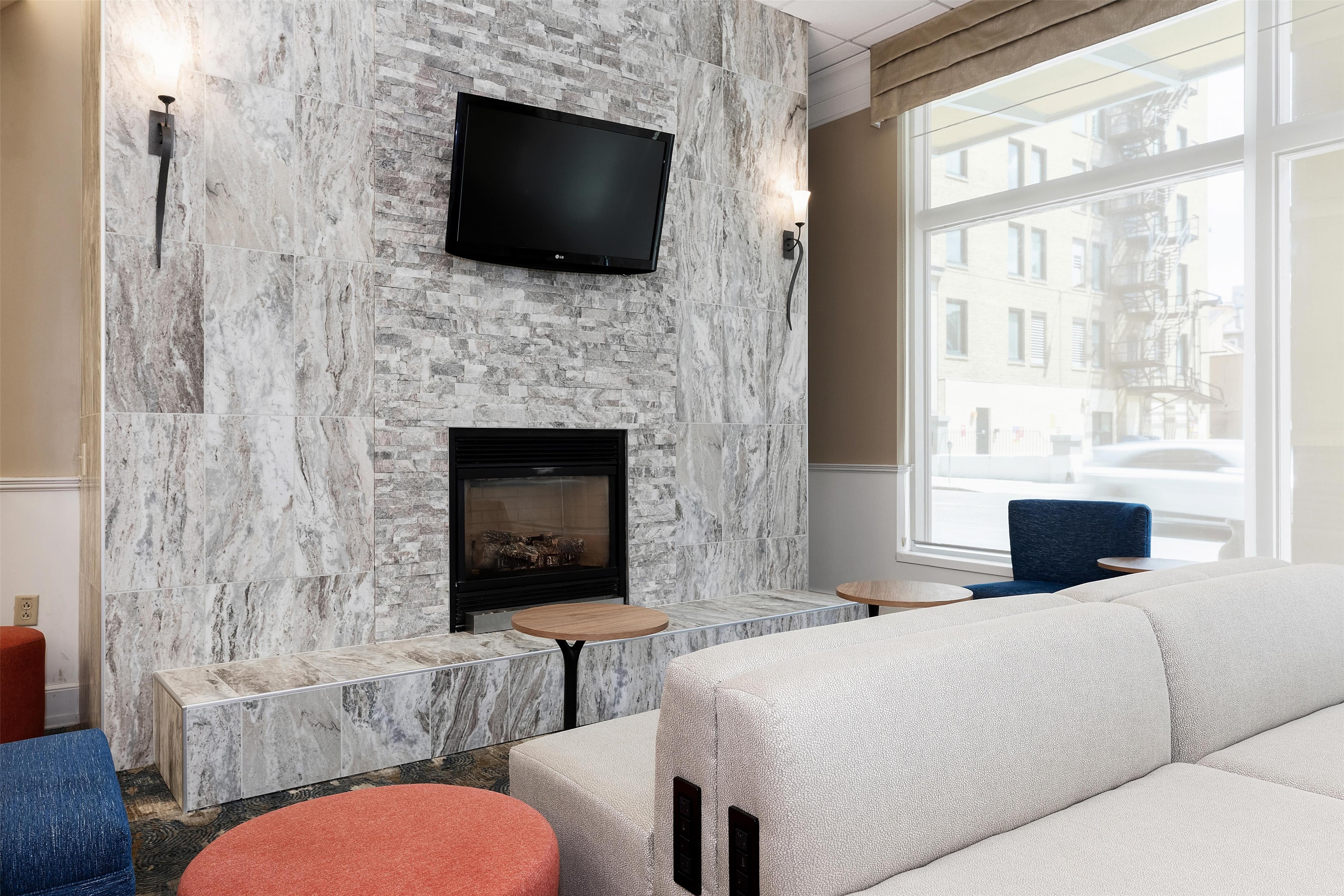 Lobby | Hilton Garden Inn Ithaca