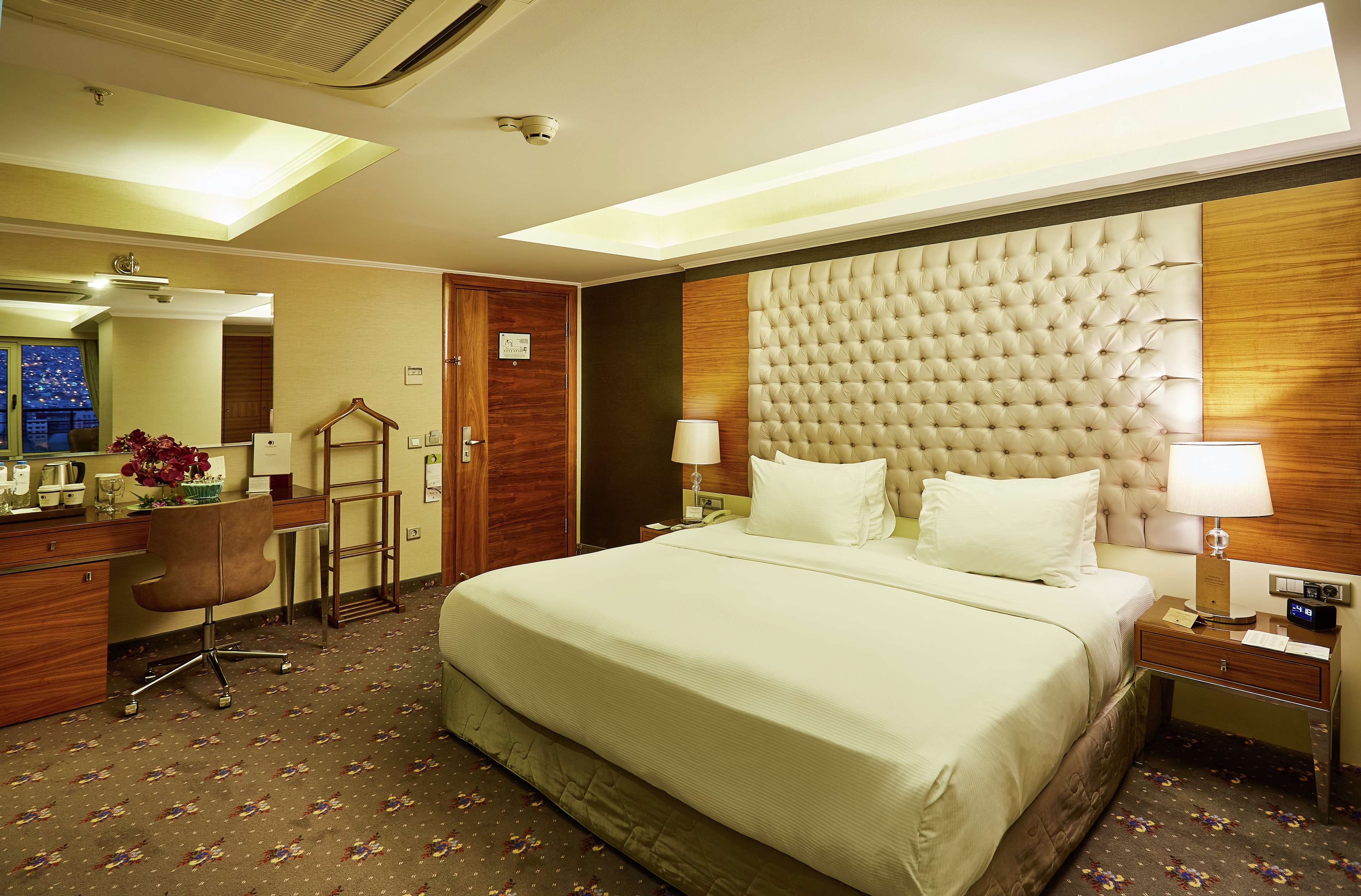 Doubletree By Hilton Hotel Izmir - Alsancak Room Type - KING JUNIOR SUITE