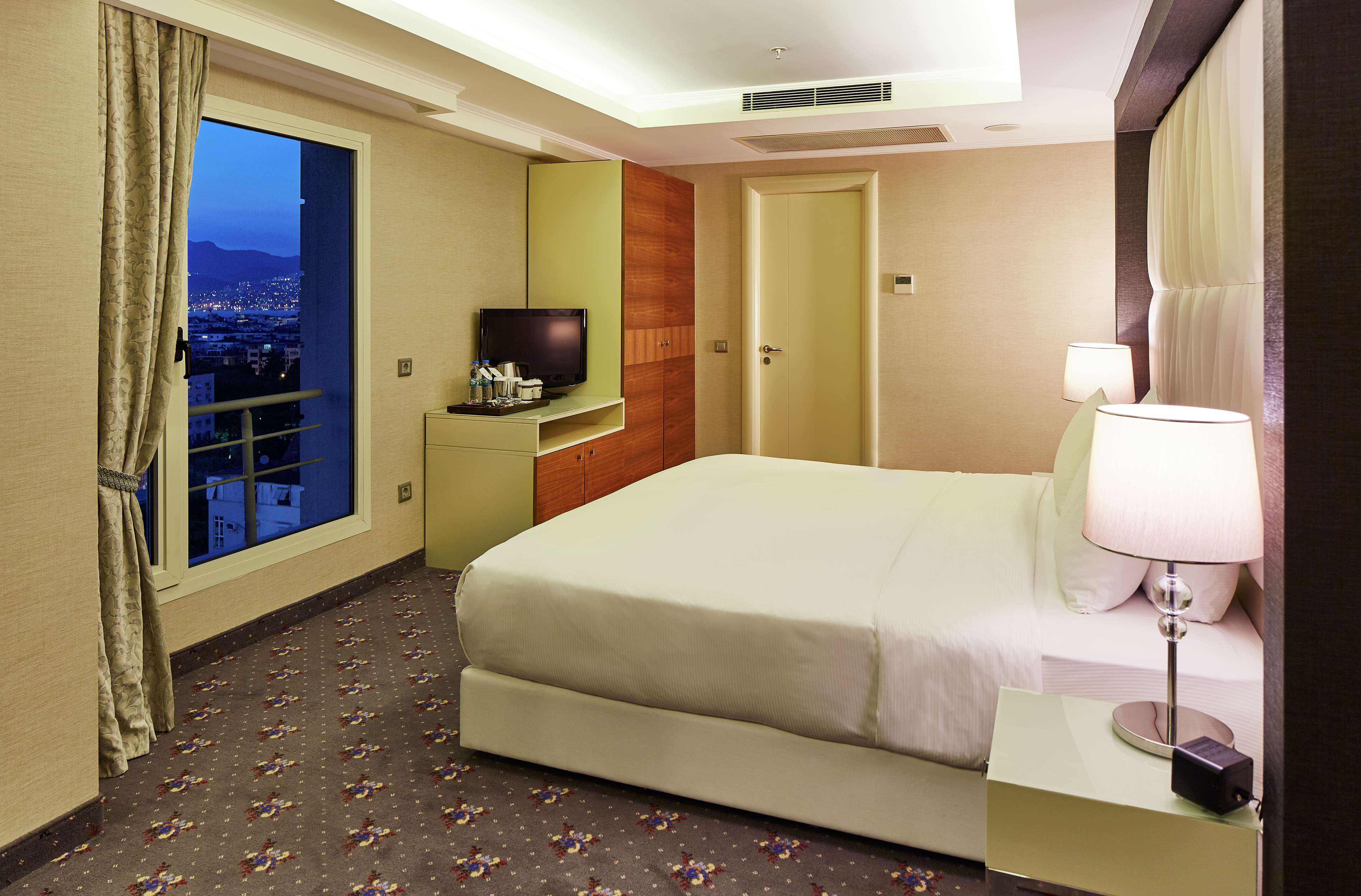 Doubletree By Hilton Hotel Izmir - Alsancak Room Type - KING DELUXE SEA VIEW