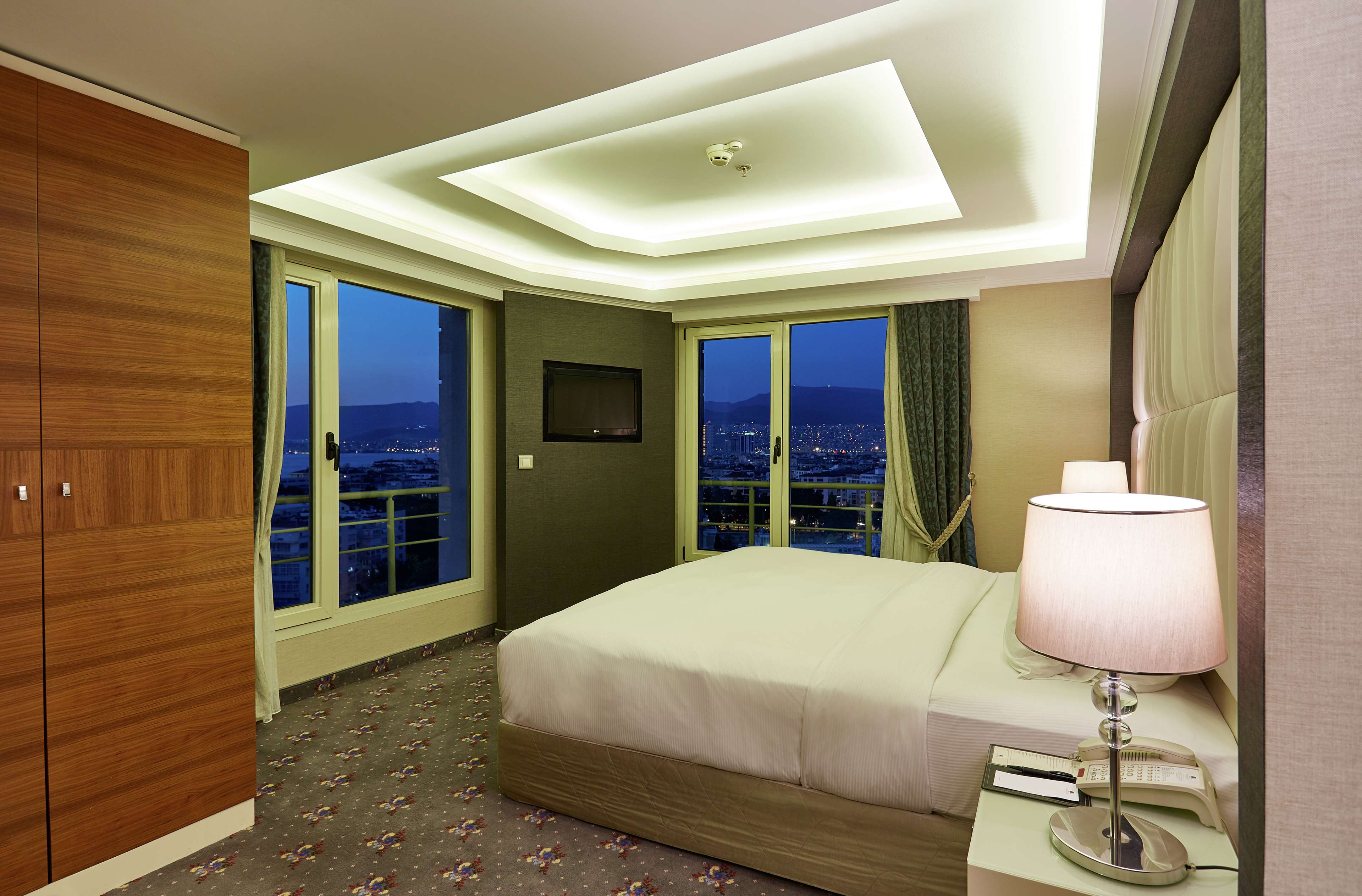 Doubletree By Hilton Hotel Izmir - Alsancak Room Type - KING SUPERIOR ROOM SEA