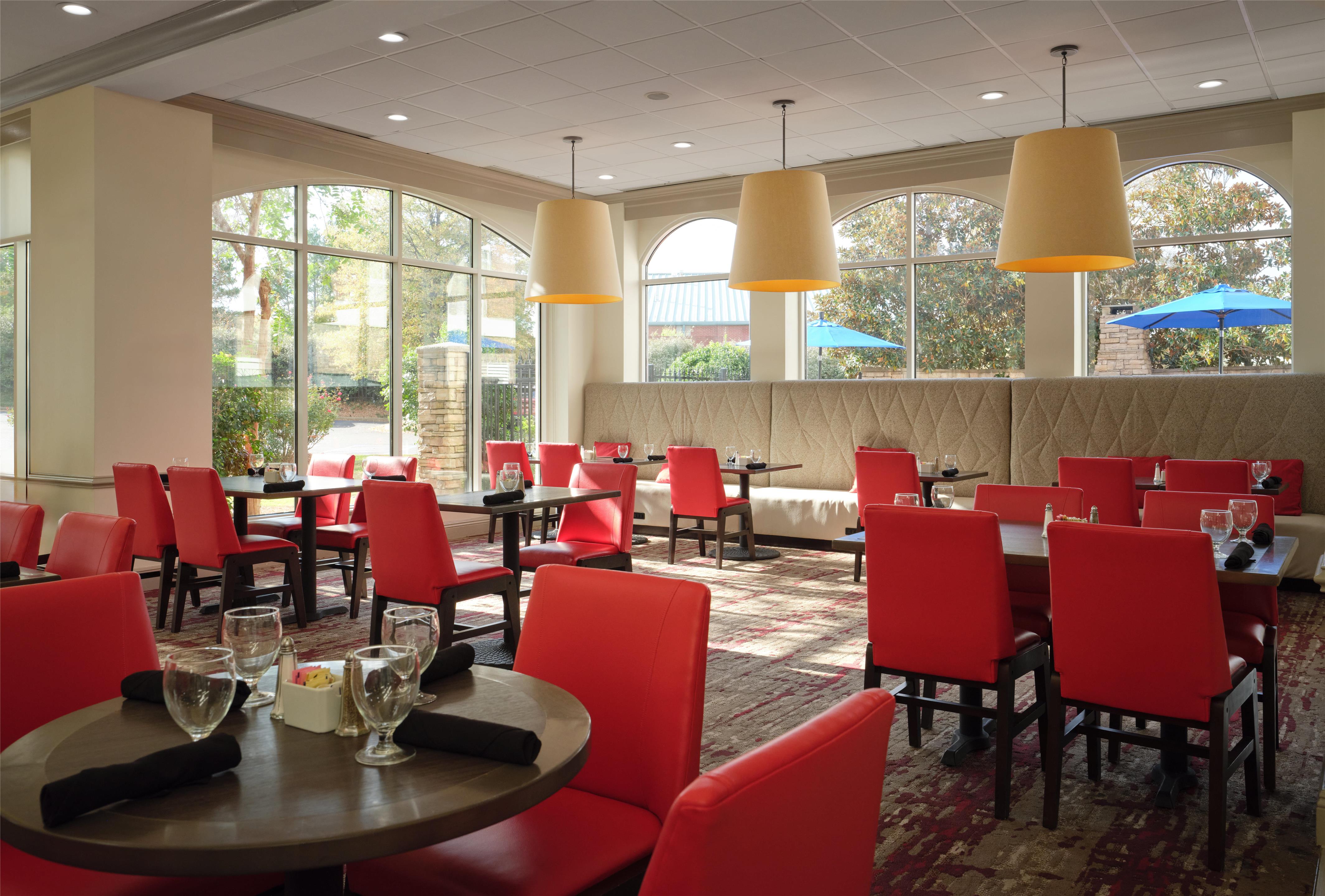 Restaurant | Hilton Garden Inn Jackson/Madison