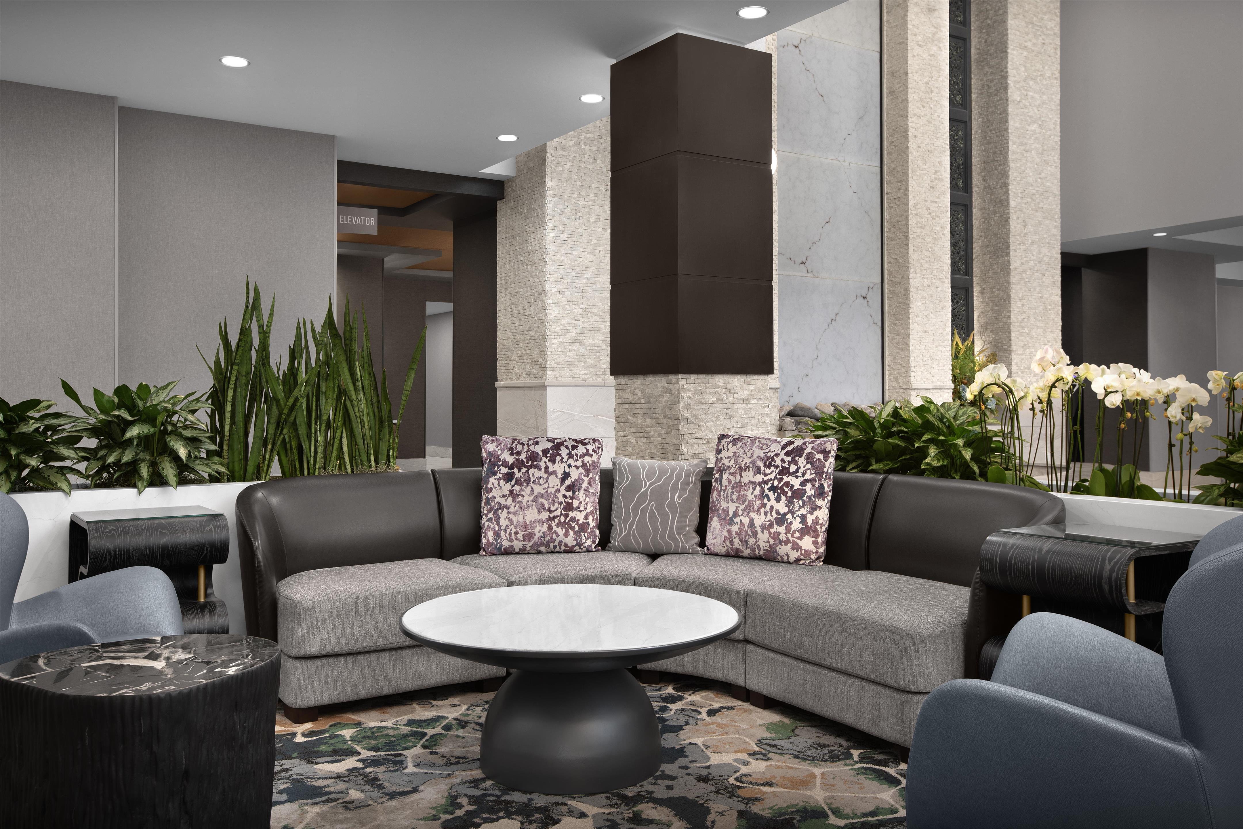 Lobby | Embassy Suites by Hilton Jackson North Ridgeland