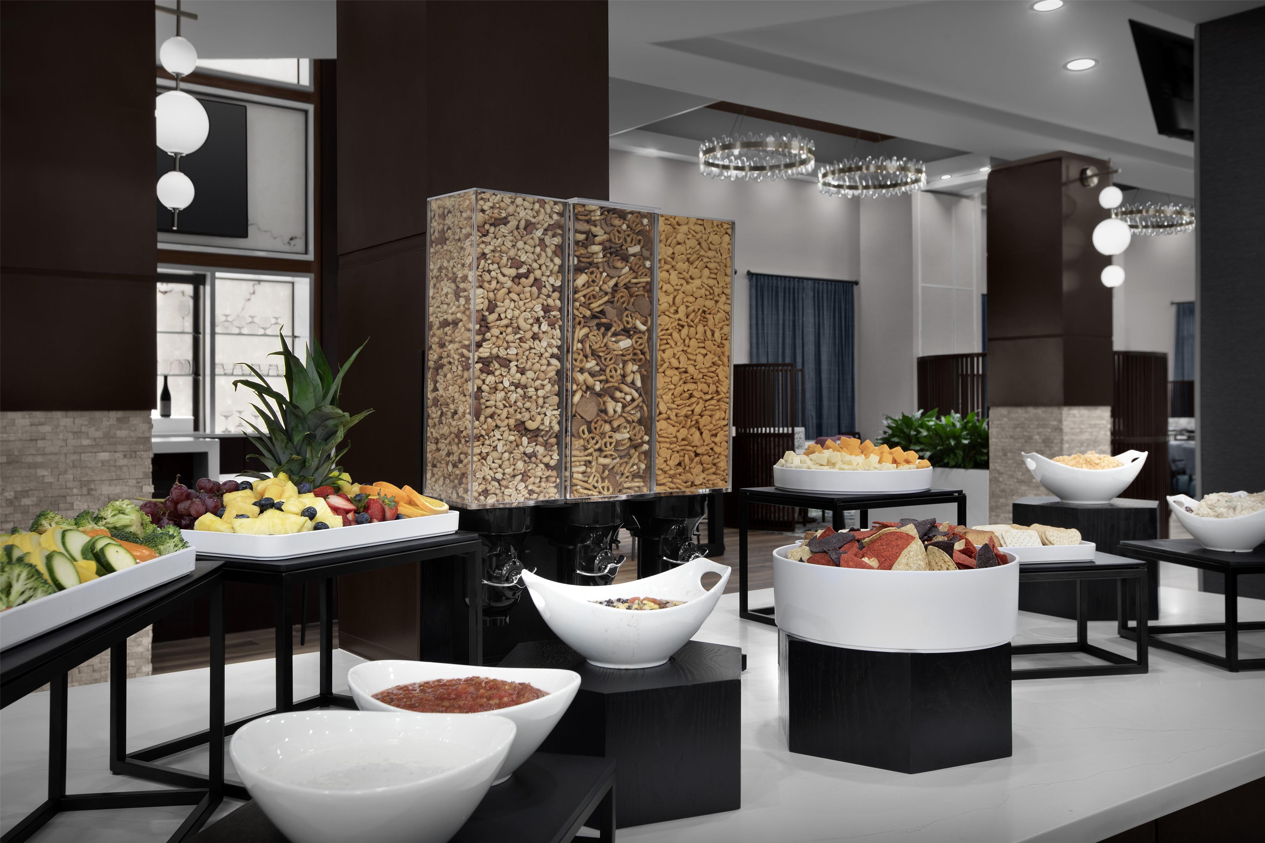 Breakfast Area | Embassy Suites by Hilton Jackson North Ridgeland