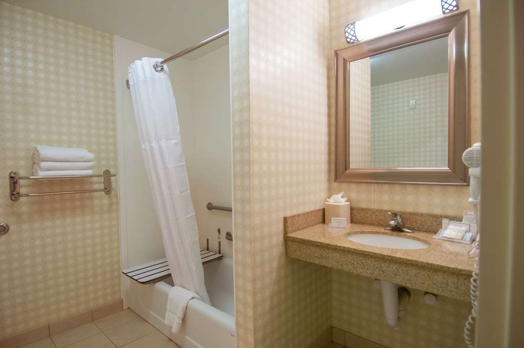 Hilton Garden Inn Jackson/Pearl Room Type - 2QN MOB HEARNG ACC STE TUB