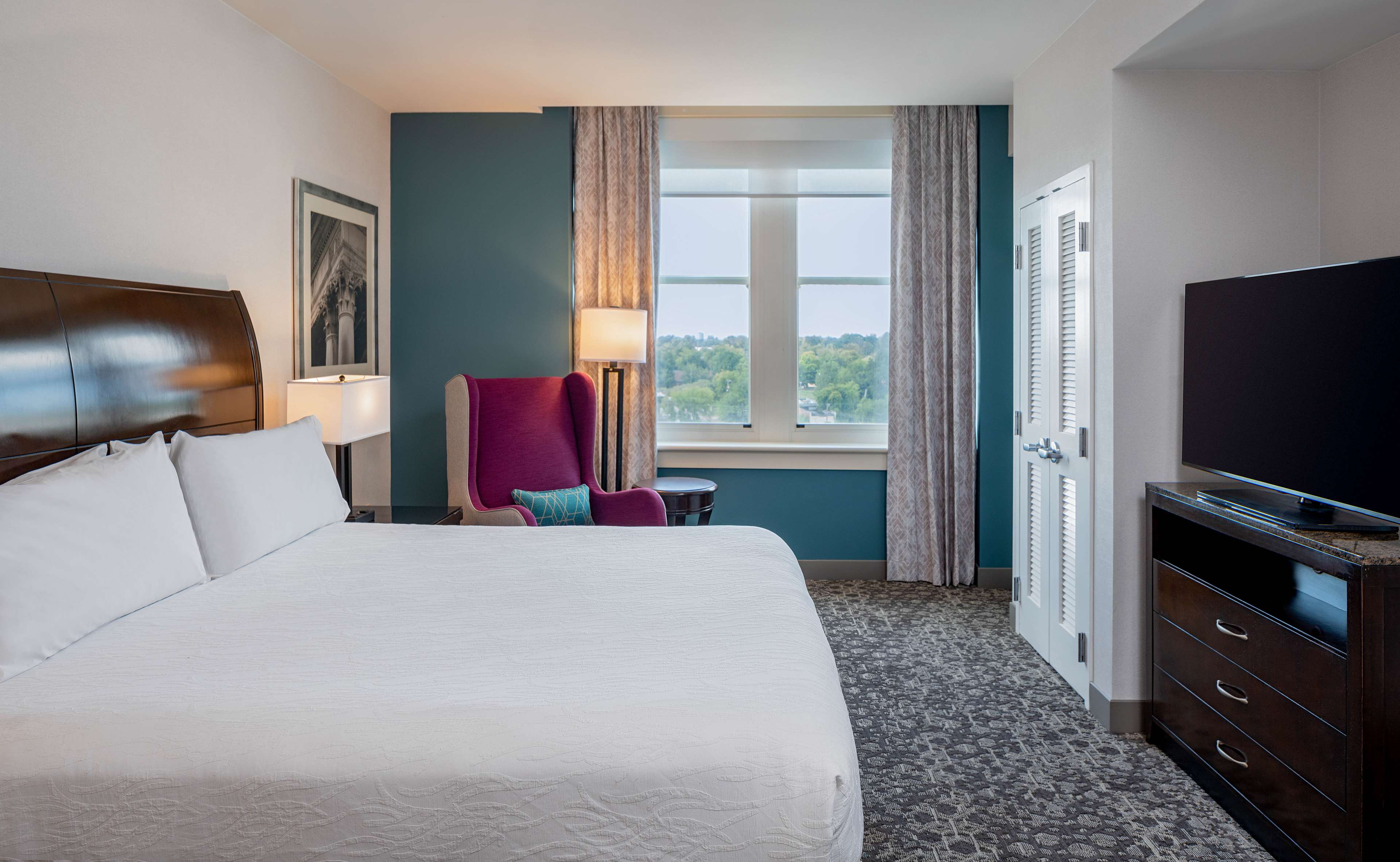 Hilton Garden Inn Jackson Downtown Room Type - 1 KING BED ACCESS SUITE