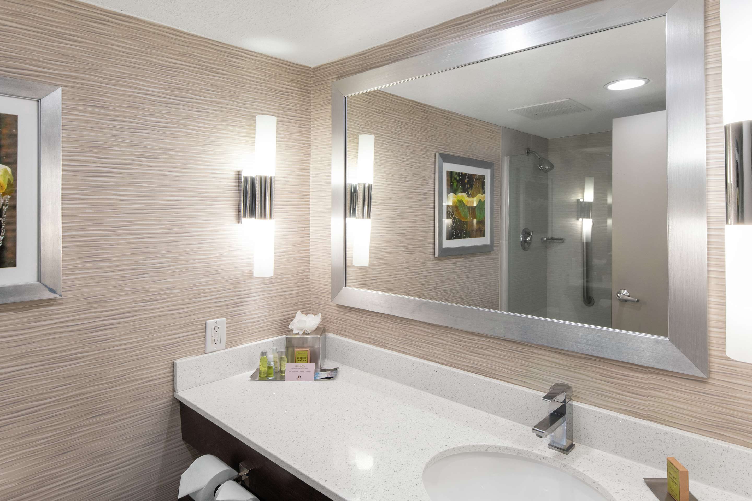 Guest room bath