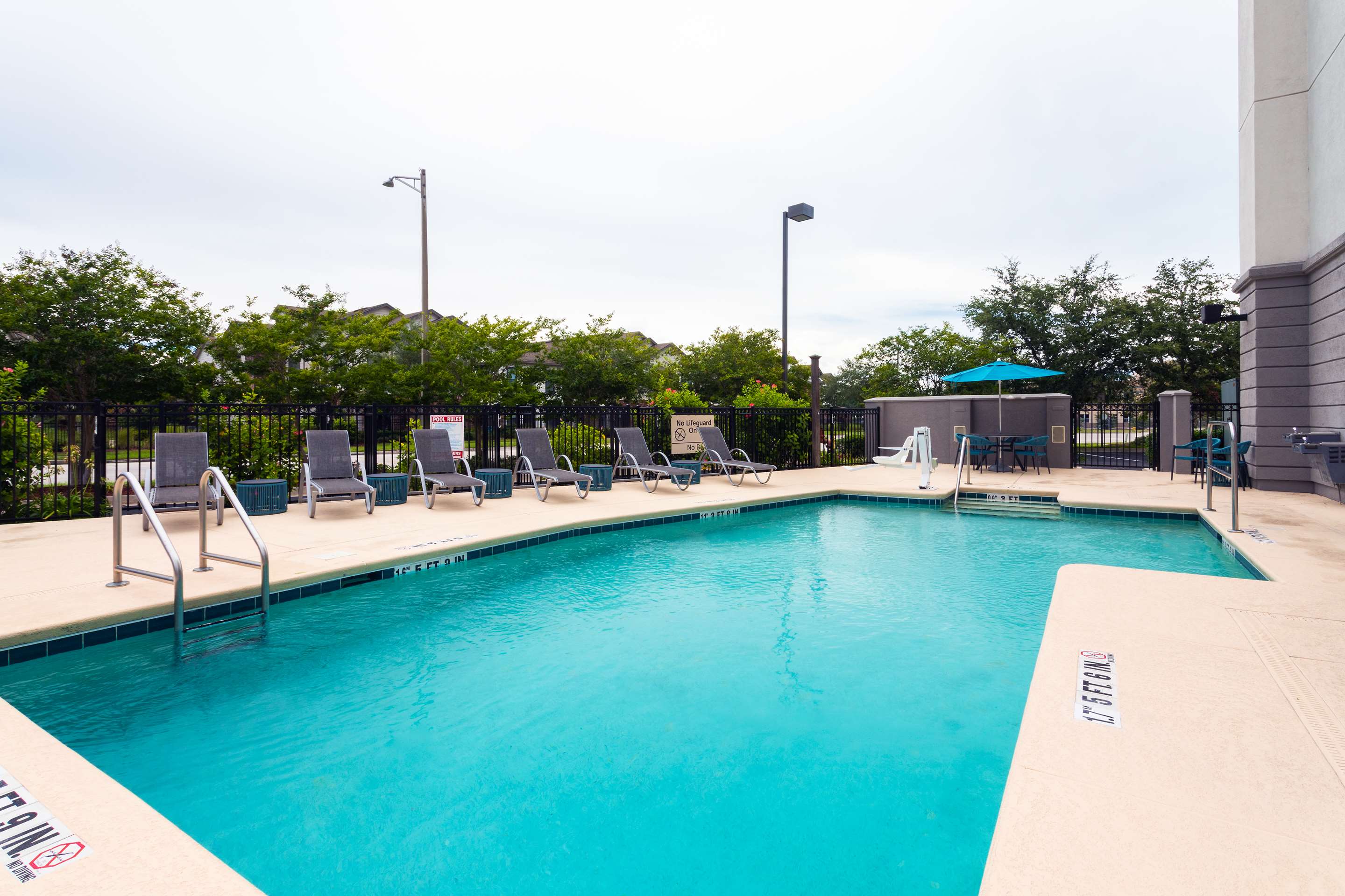 Pool | Hampton Inn Jacksonville-I-295 East/Baymeadows