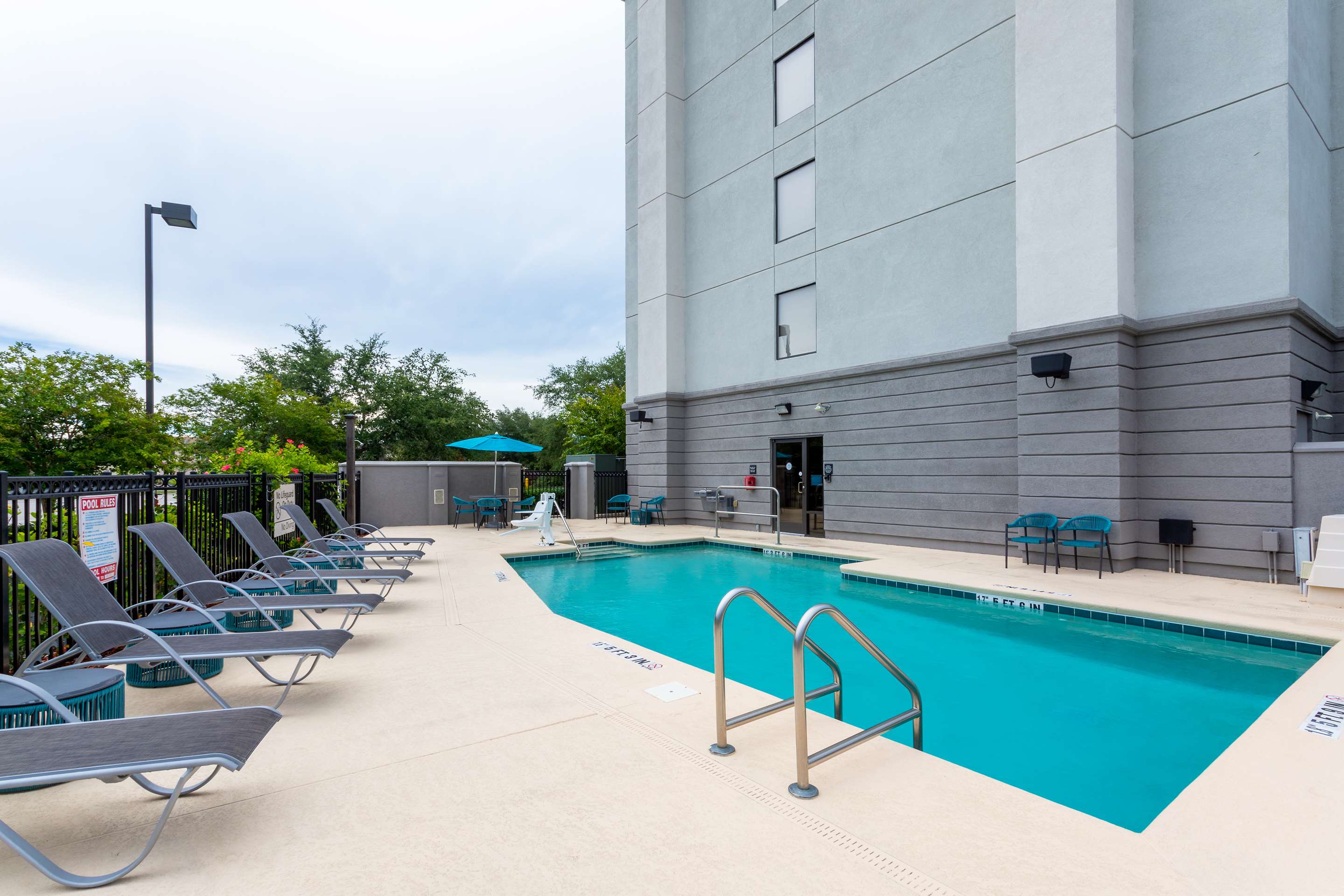 Pool | Hampton Inn Jacksonville-I-295 East/Baymeadows