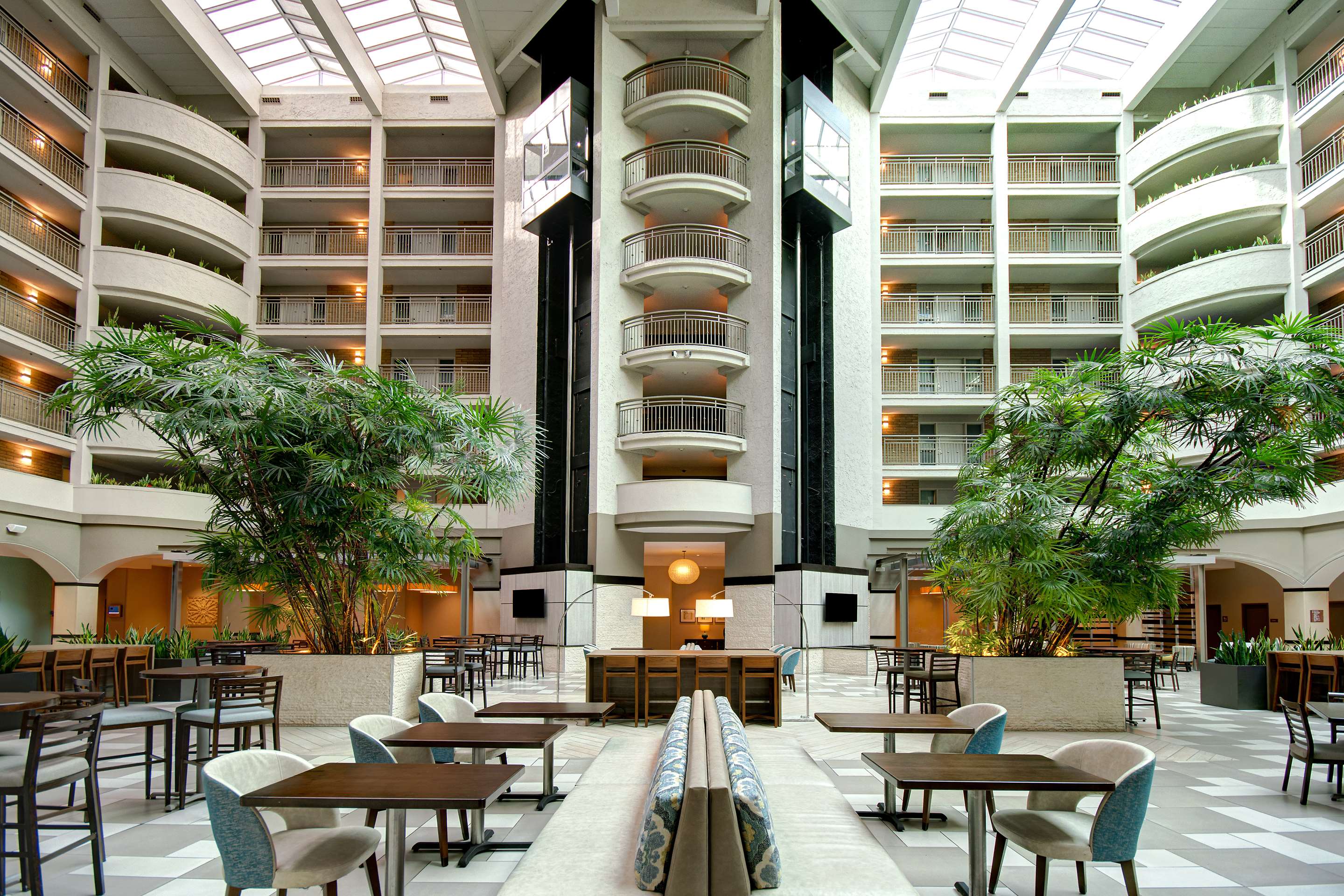 Lobby | Embassy Suites by Hilton Jacksonville Baymeadows