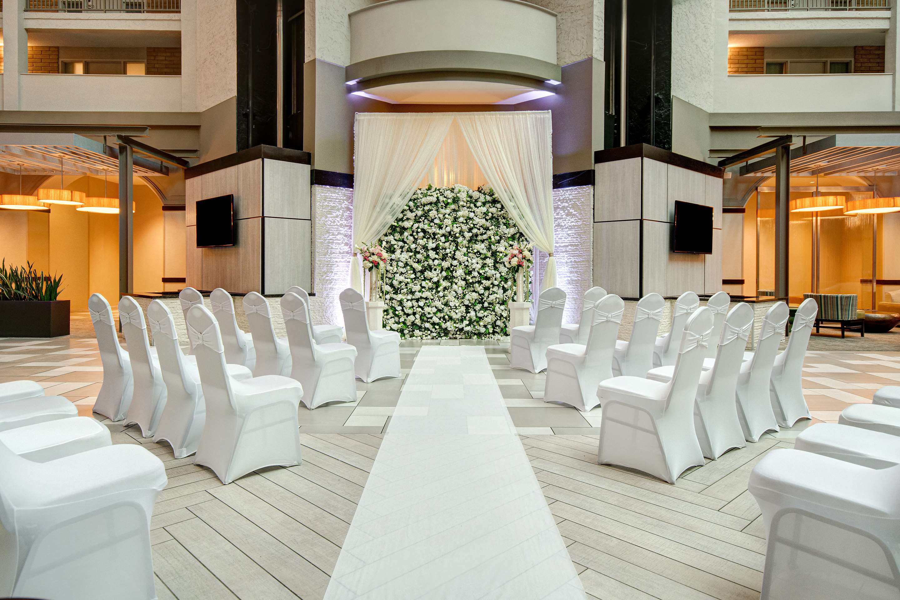 Lobby | Embassy Suites by Hilton Jacksonville Baymeadows