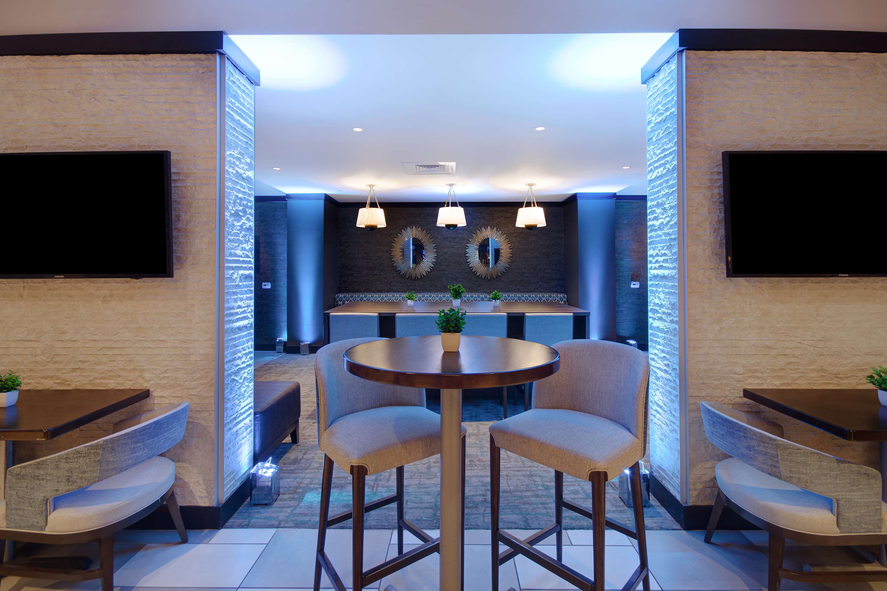 Lobby | Embassy Suites by Hilton Jacksonville Baymeadows