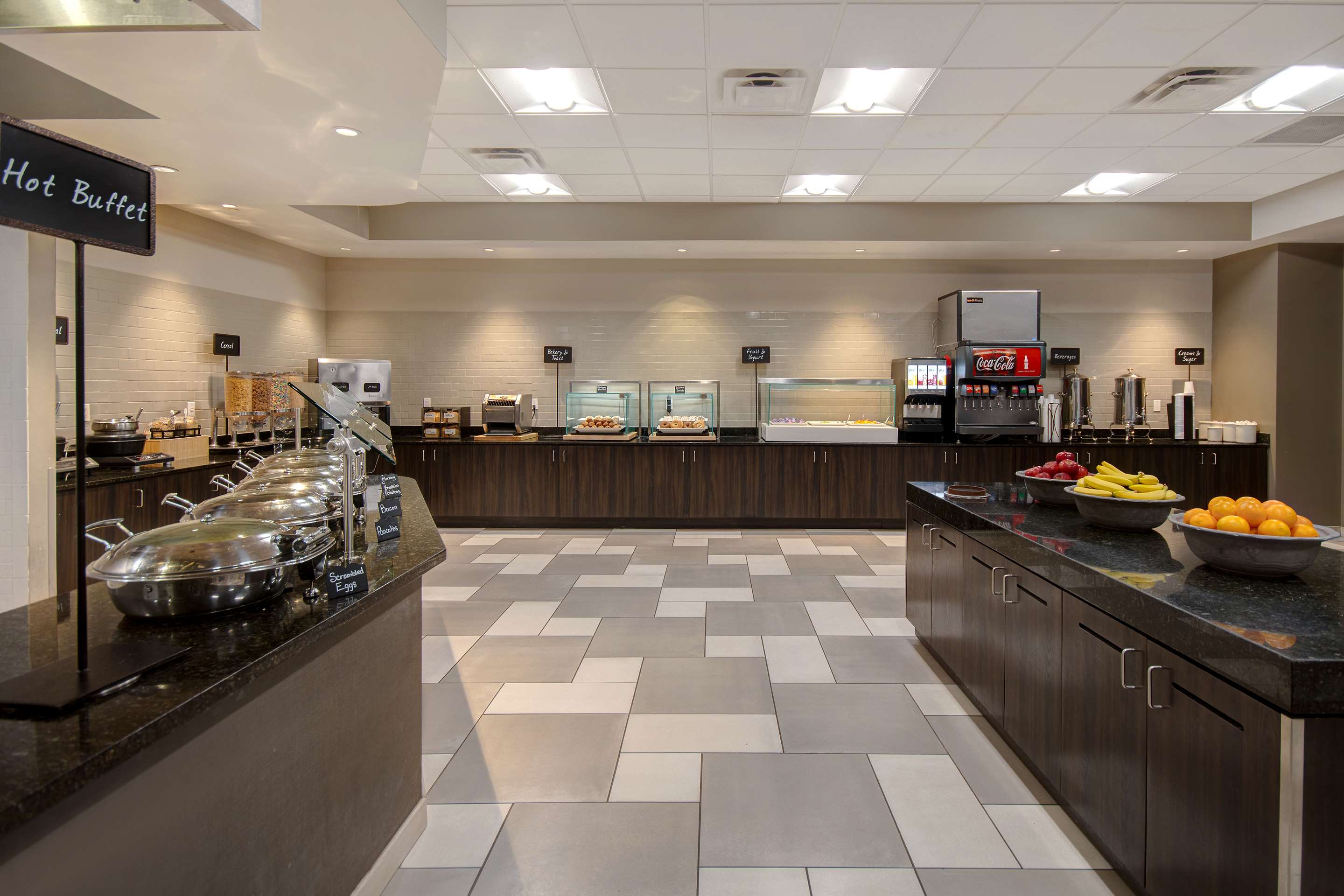 Breakfast Area | Embassy Suites by Hilton Jacksonville Baymeadows
