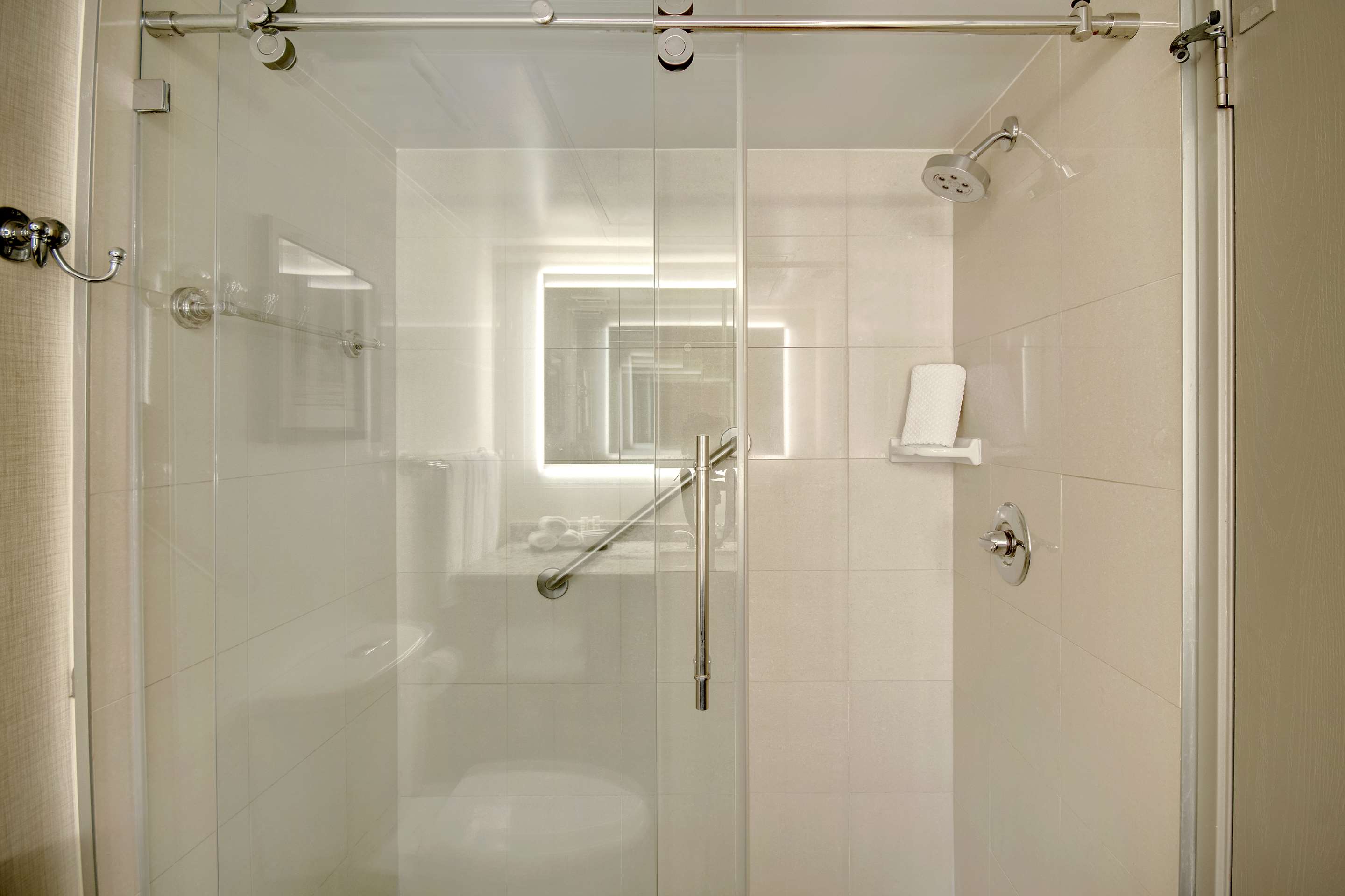 Guest room bath