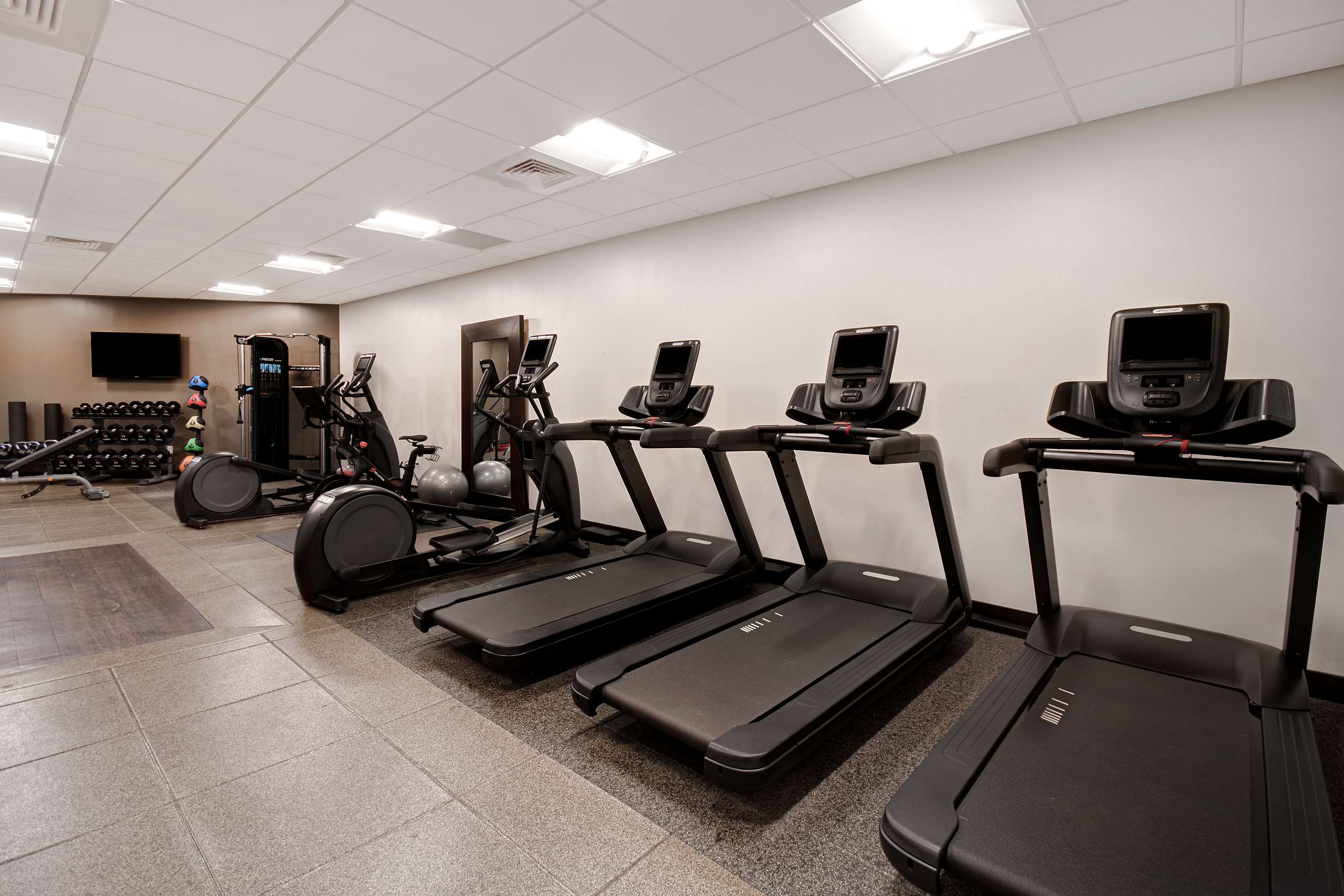 Health club fitness center gym | Embassy Suites by Hilton Jacksonville Baymeadows