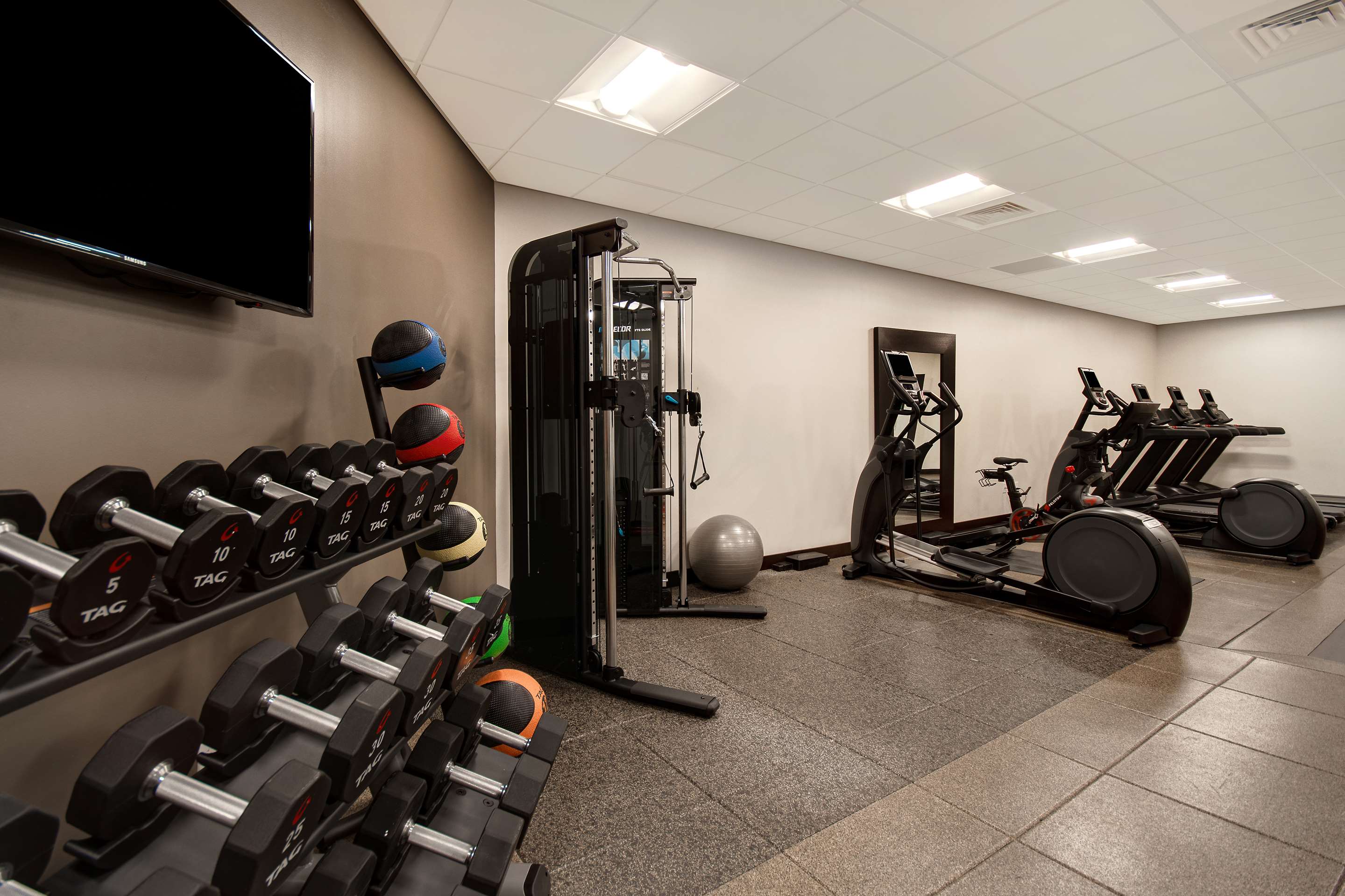 Health club fitness center gym | Embassy Suites by Hilton Jacksonville Baymeadows