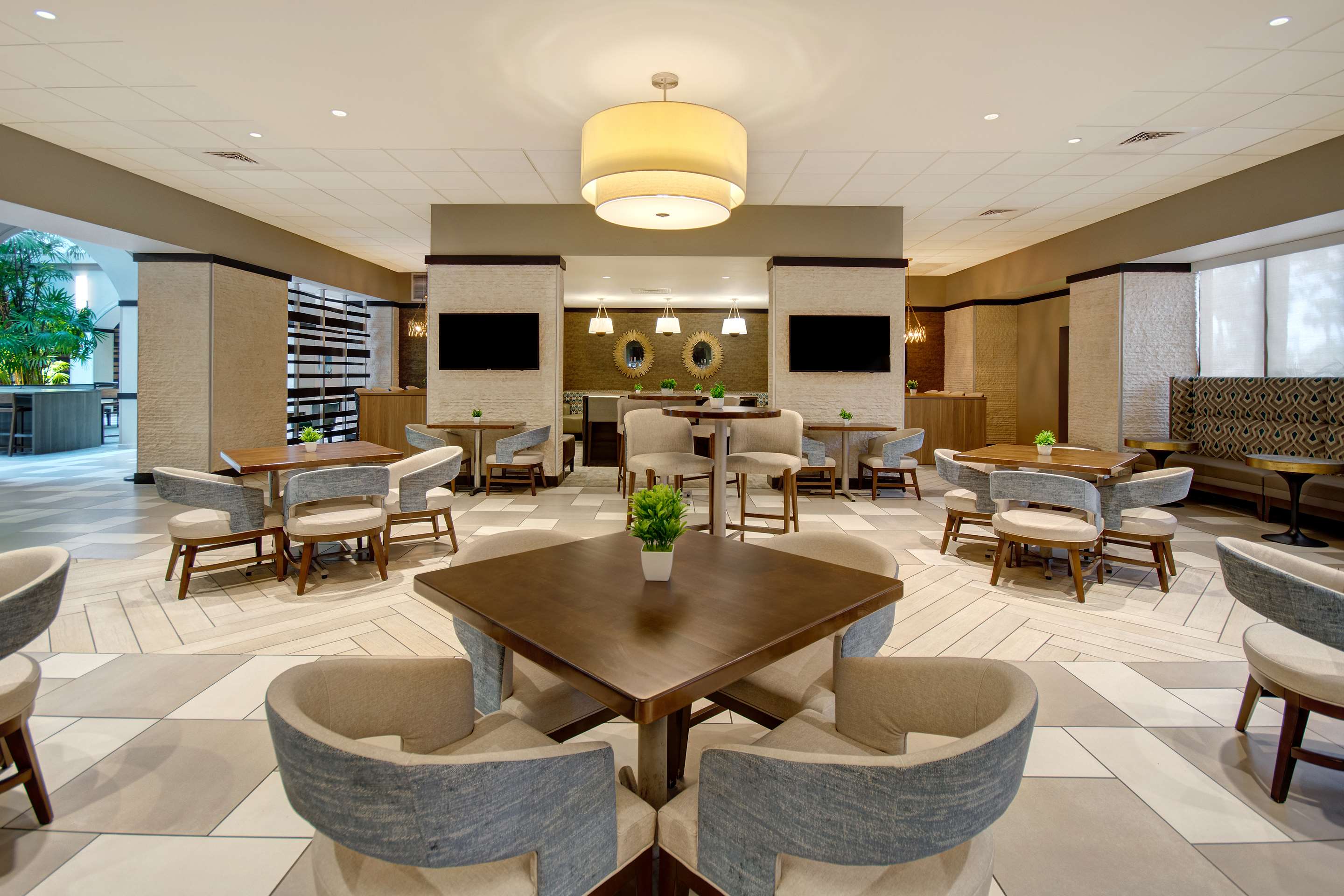 BarLounge | Embassy Suites by Hilton Jacksonville Baymeadows