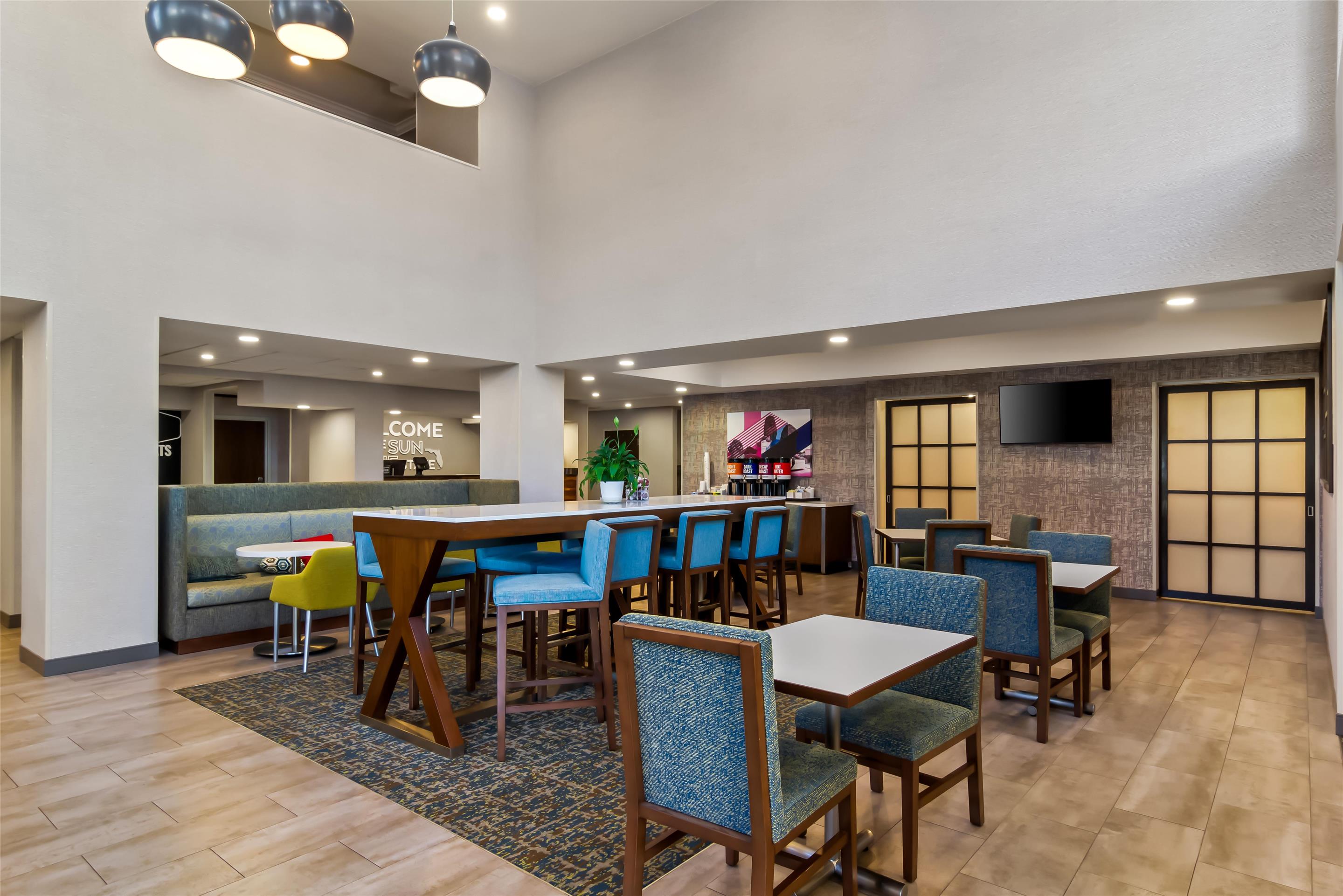 Breakfast Area | Hampton Inn Jacksonville Ponte Vedra