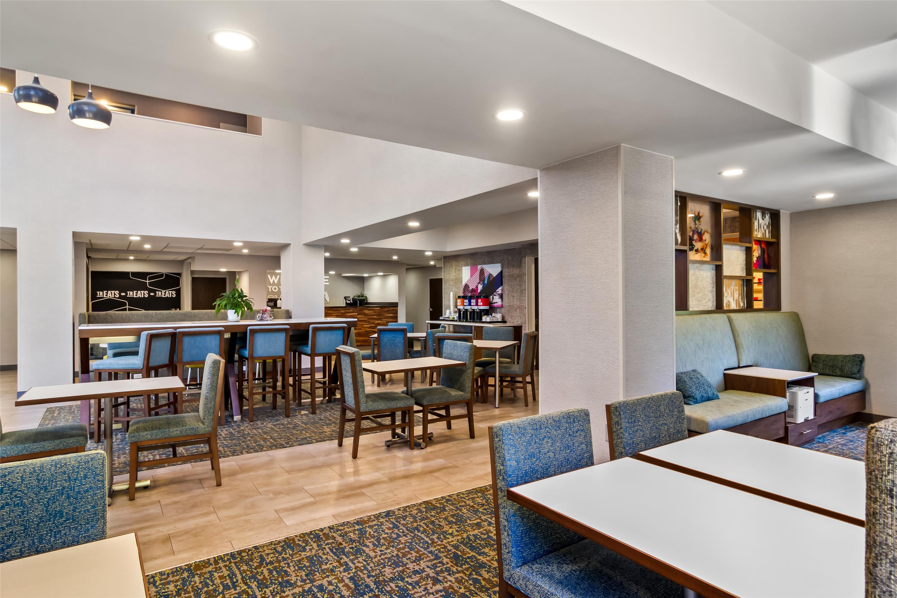 Breakfast Area | Hampton Inn Jacksonville Ponte Vedra