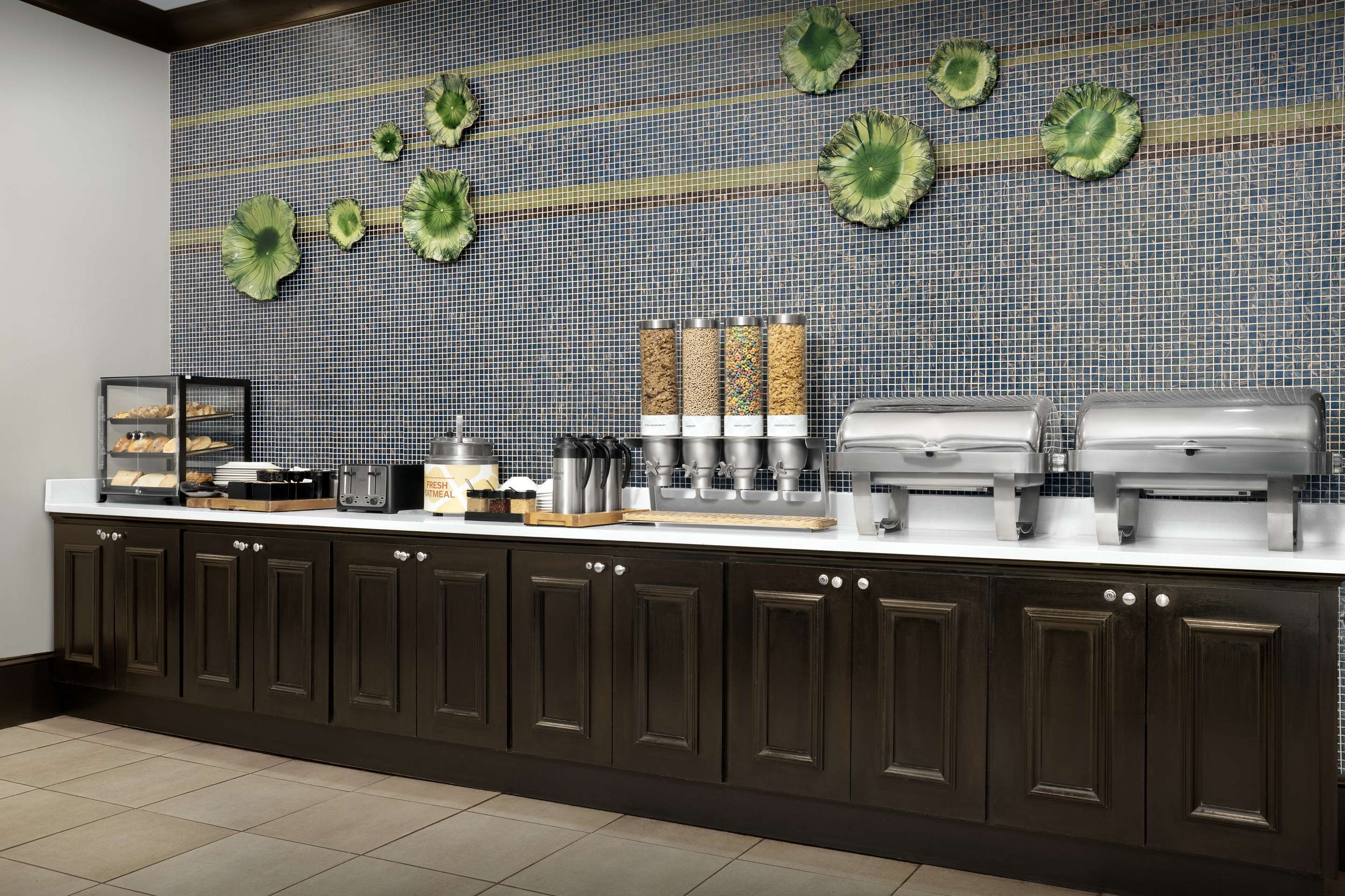 Breakfast Area | Hilton Garden Inn Jacksonville Downtown Southbank