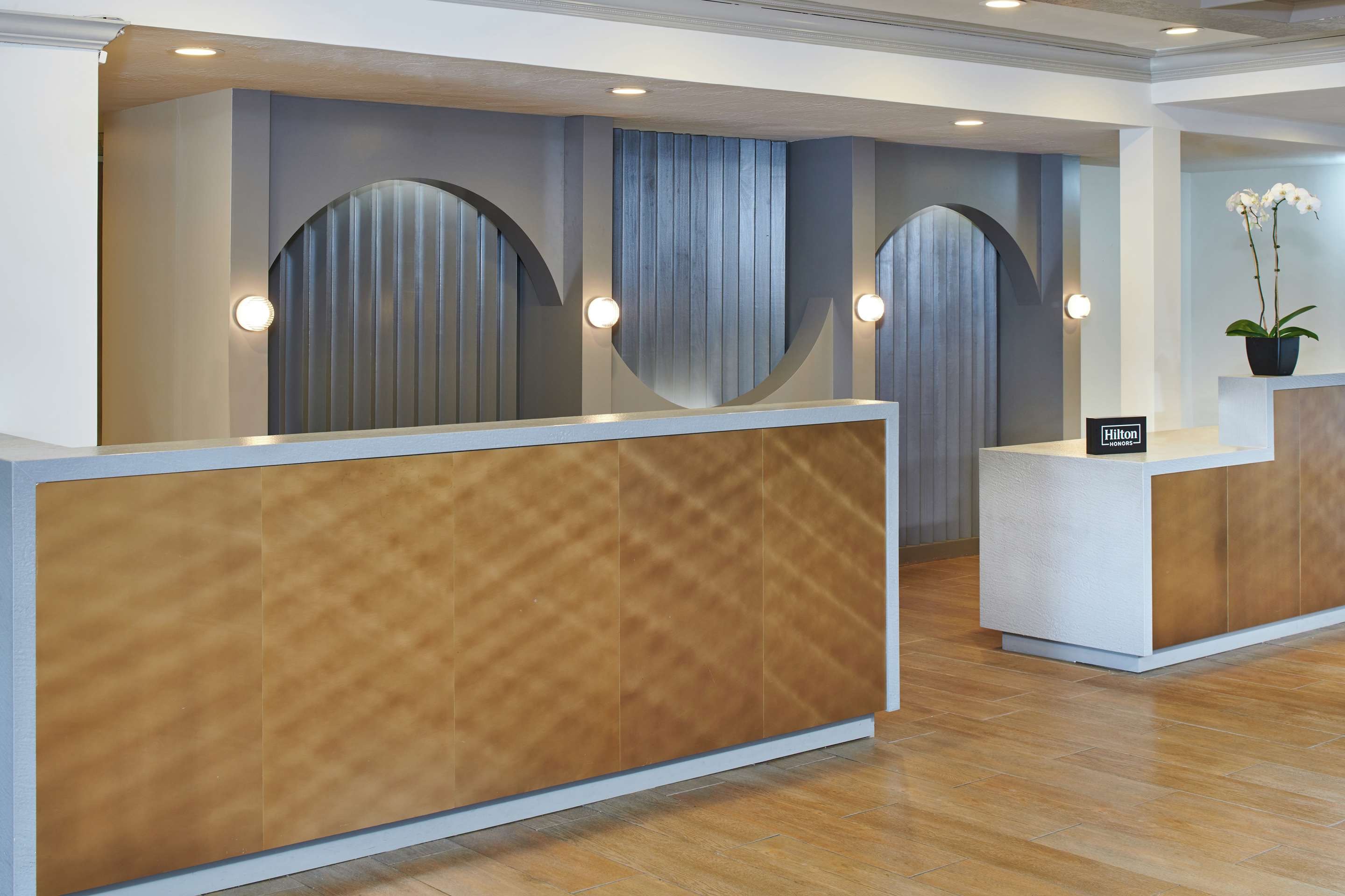 Lobby | DoubleTree by Hilton Hotel Berkeley Marina