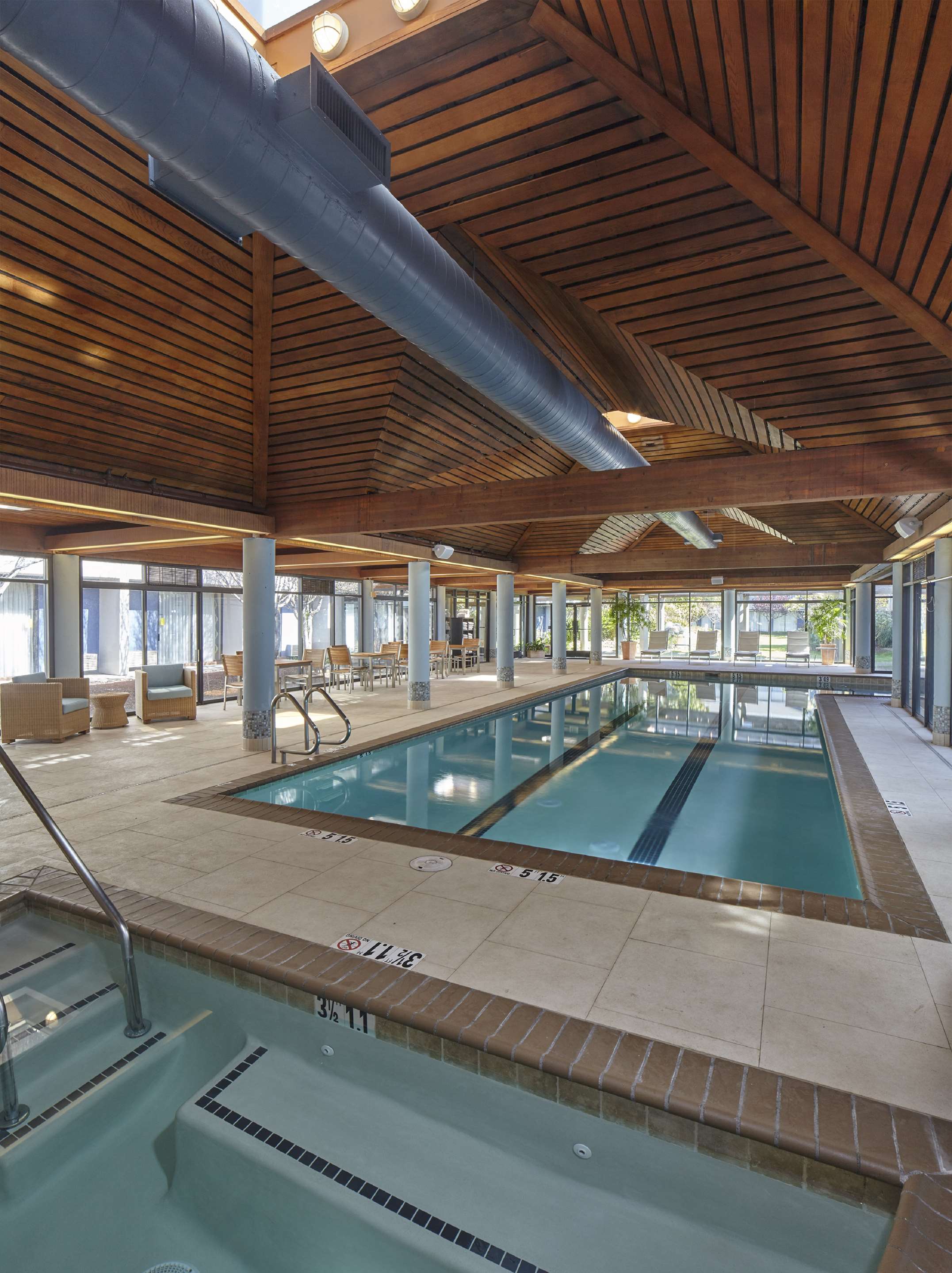 Pool | DoubleTree by Hilton Hotel Berkeley Marina