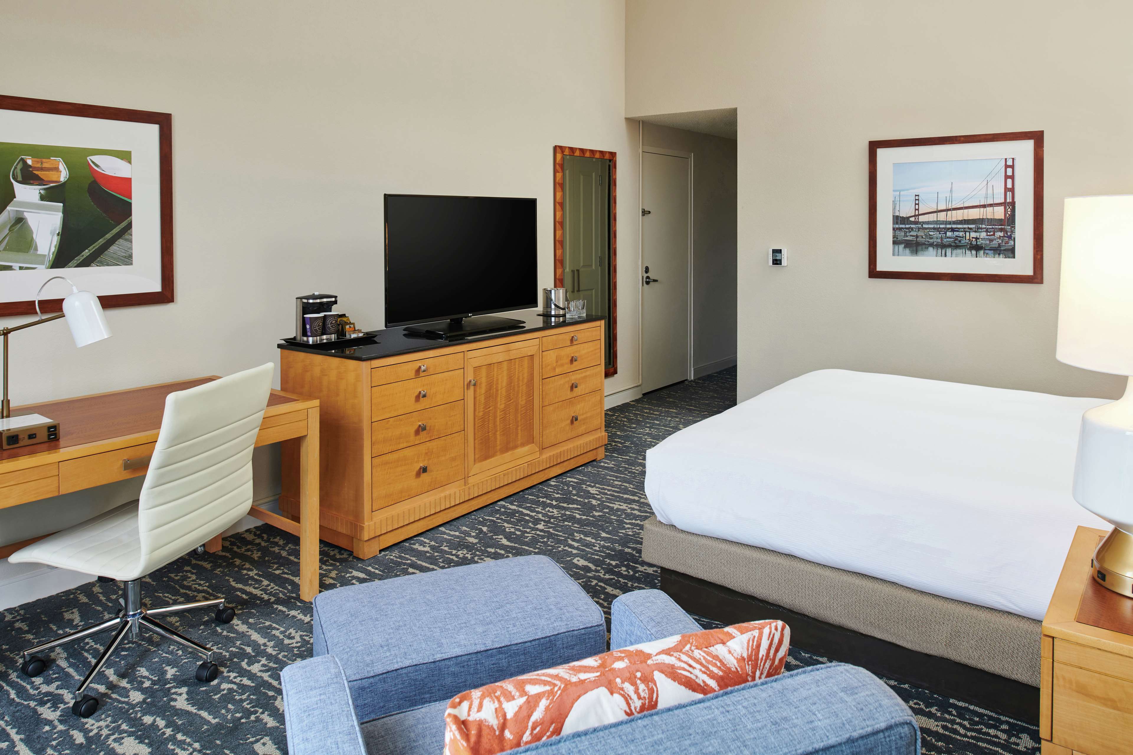 DoubleTree by Hilton Hotel Berkeley Marina Room Type - 1KING BALCONY COURTYARD VW