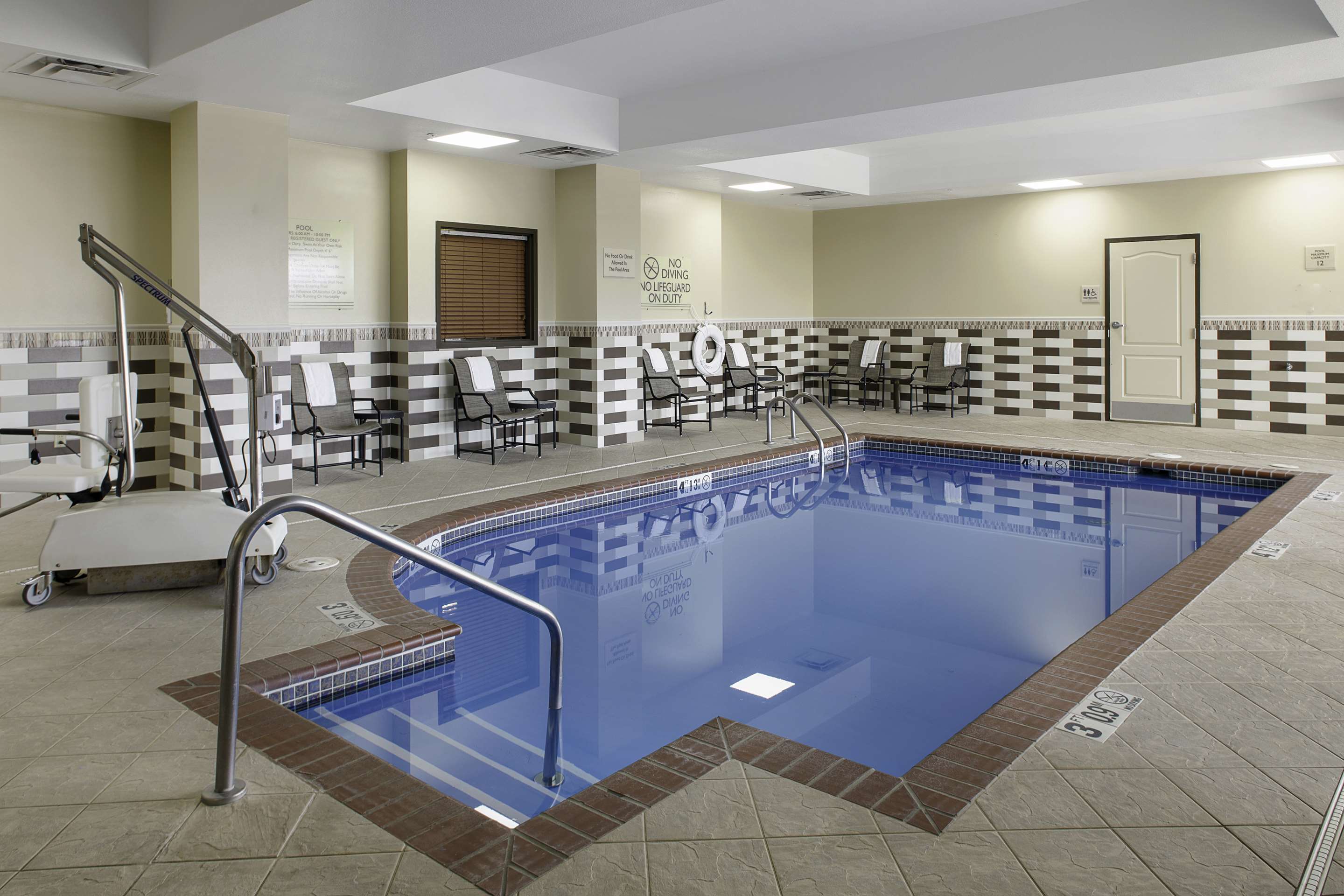 Pool | Hilton Garden Inn Jonesboro