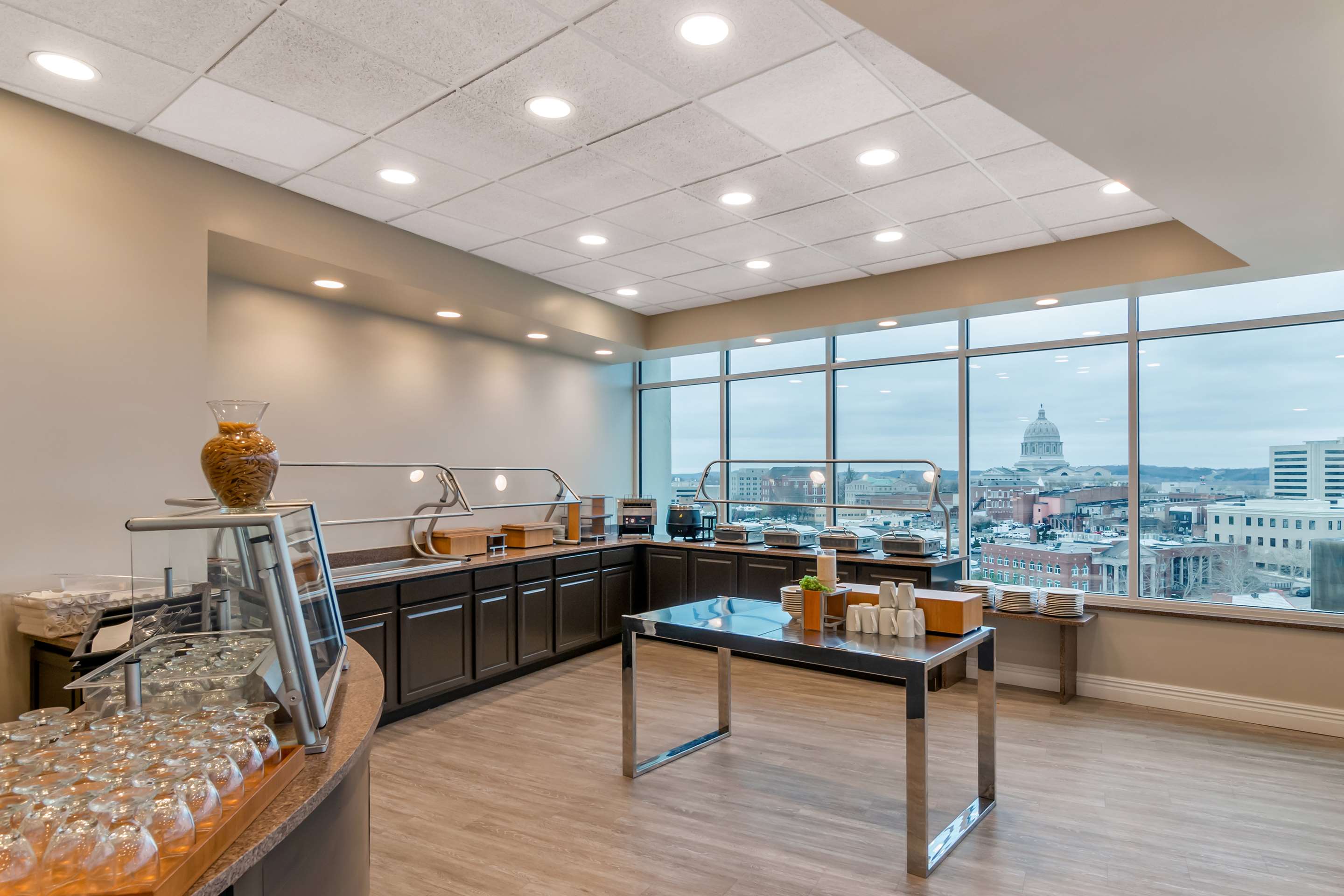 Restaurant | DoubleTree by Hilton Hotel Jefferson City