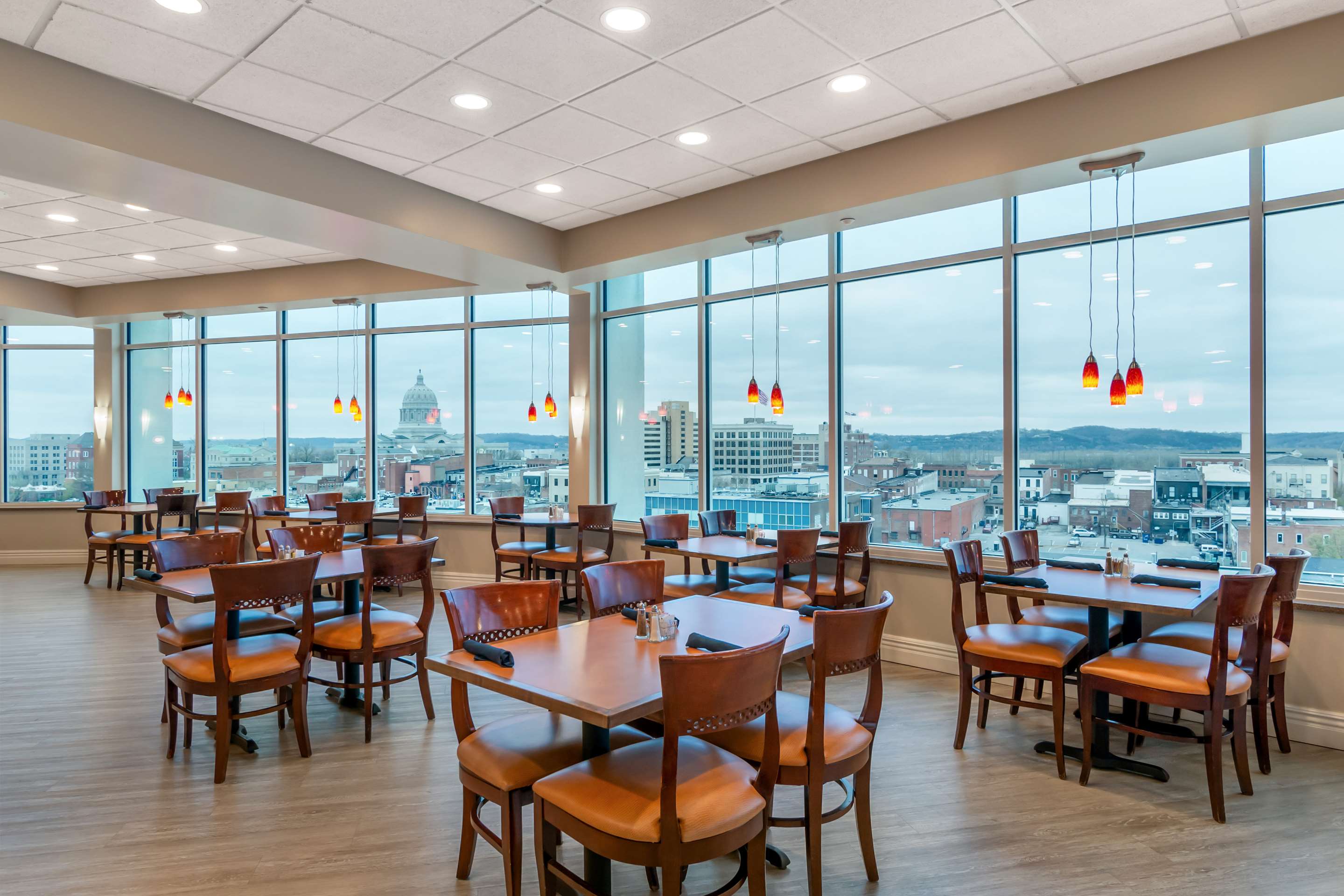 Restaurant | DoubleTree by Hilton Hotel Jefferson City